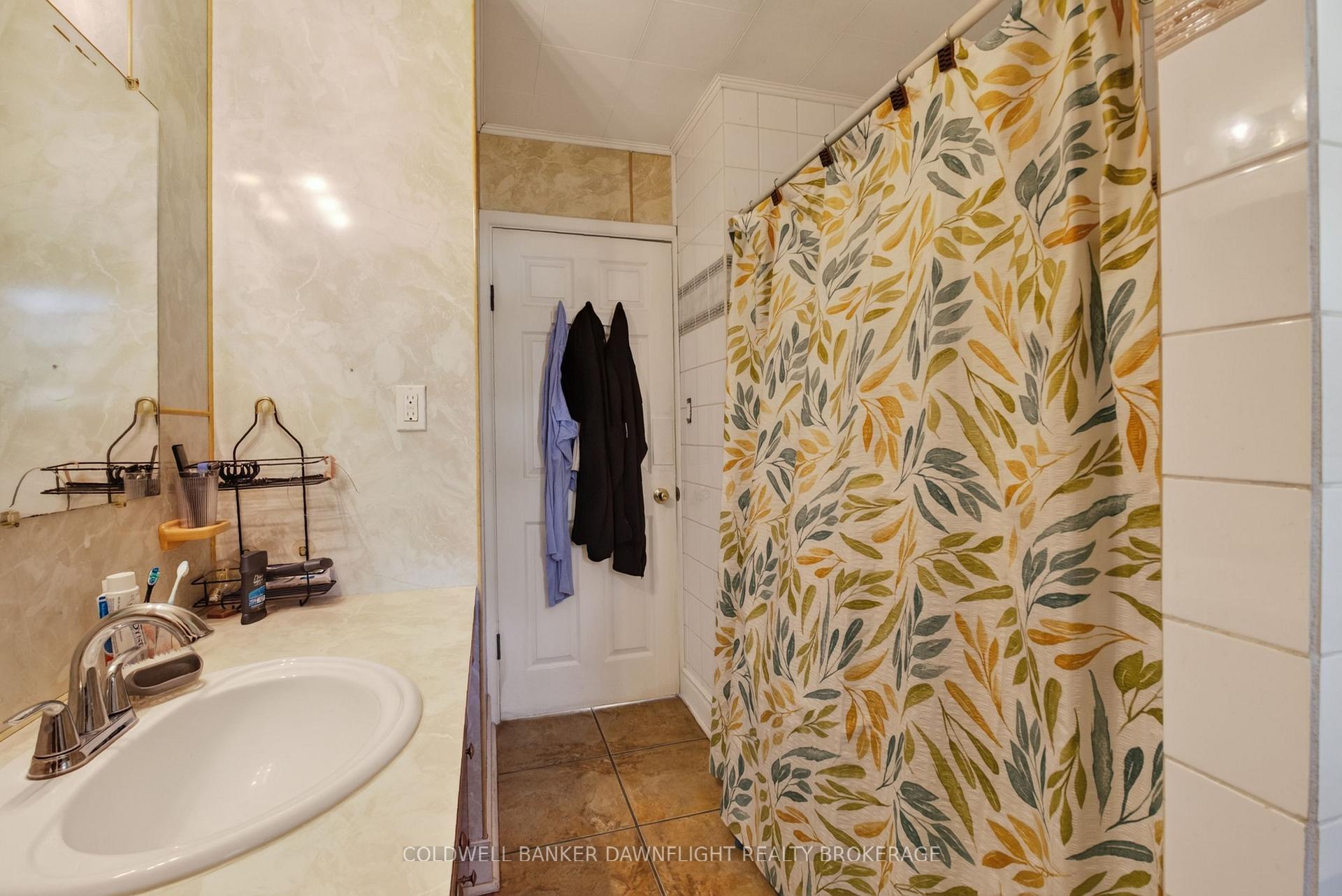 Photo 9 of 13 Warwick Avenue, Lambton Shores, Grand Bend — HOMEH