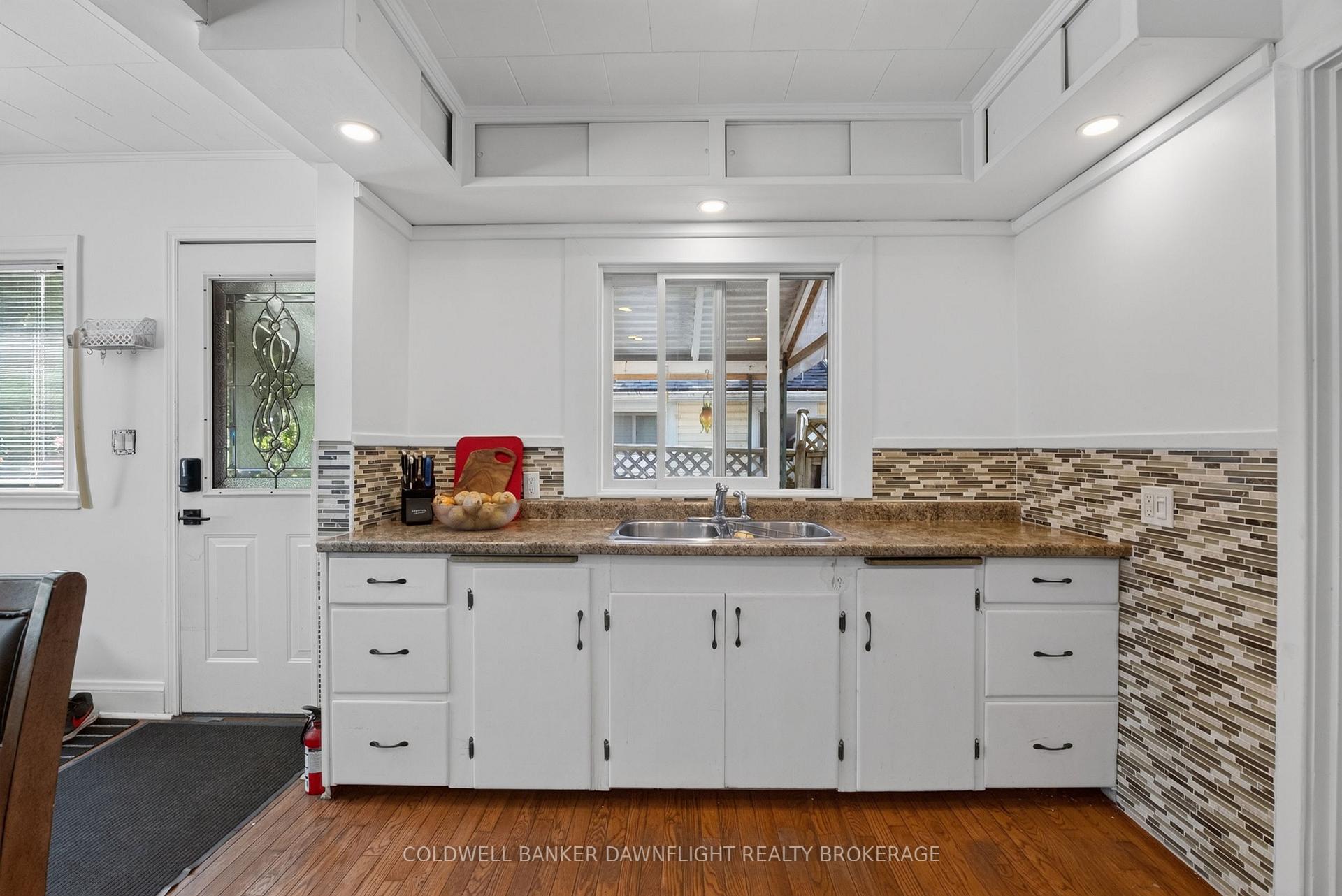 Photo 11 of 13 Warwick Avenue, Lambton Shores, Grand Bend — HOMEH