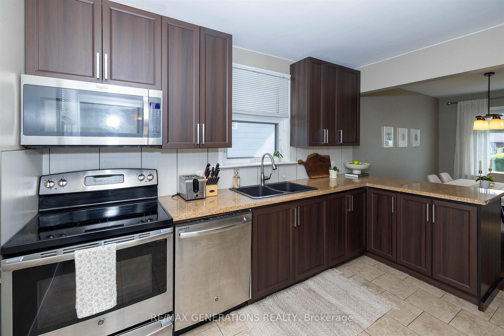 Photo 11 of 55 Ray Boulevard, Thunder Bay, Mariday Heights — HOMEH