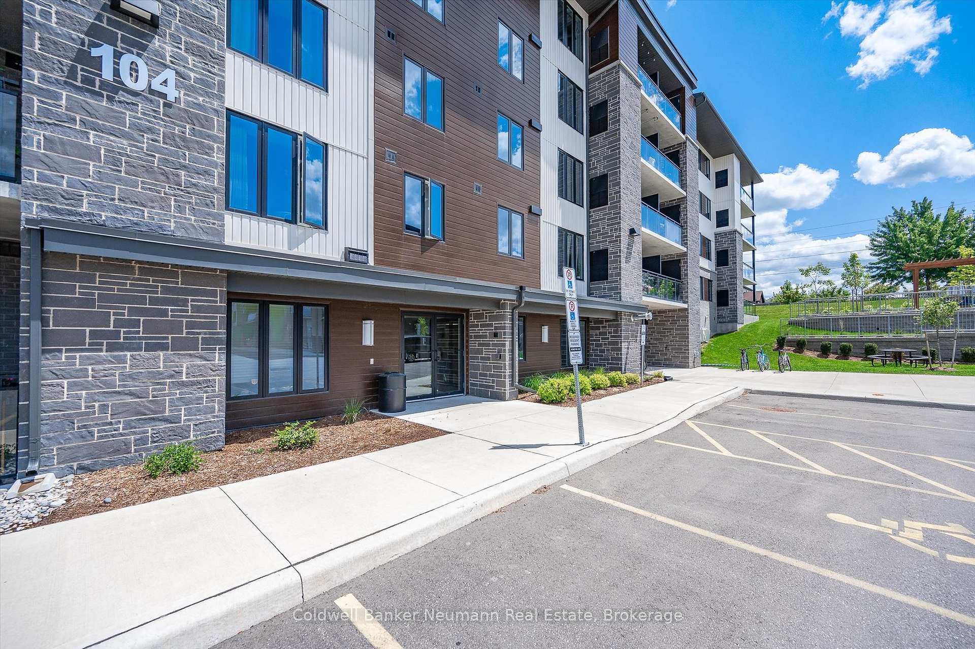 Photo 3 of Unit 102, 104 Summit Ridge Drive, Guelph, Grange Road — HOMEH