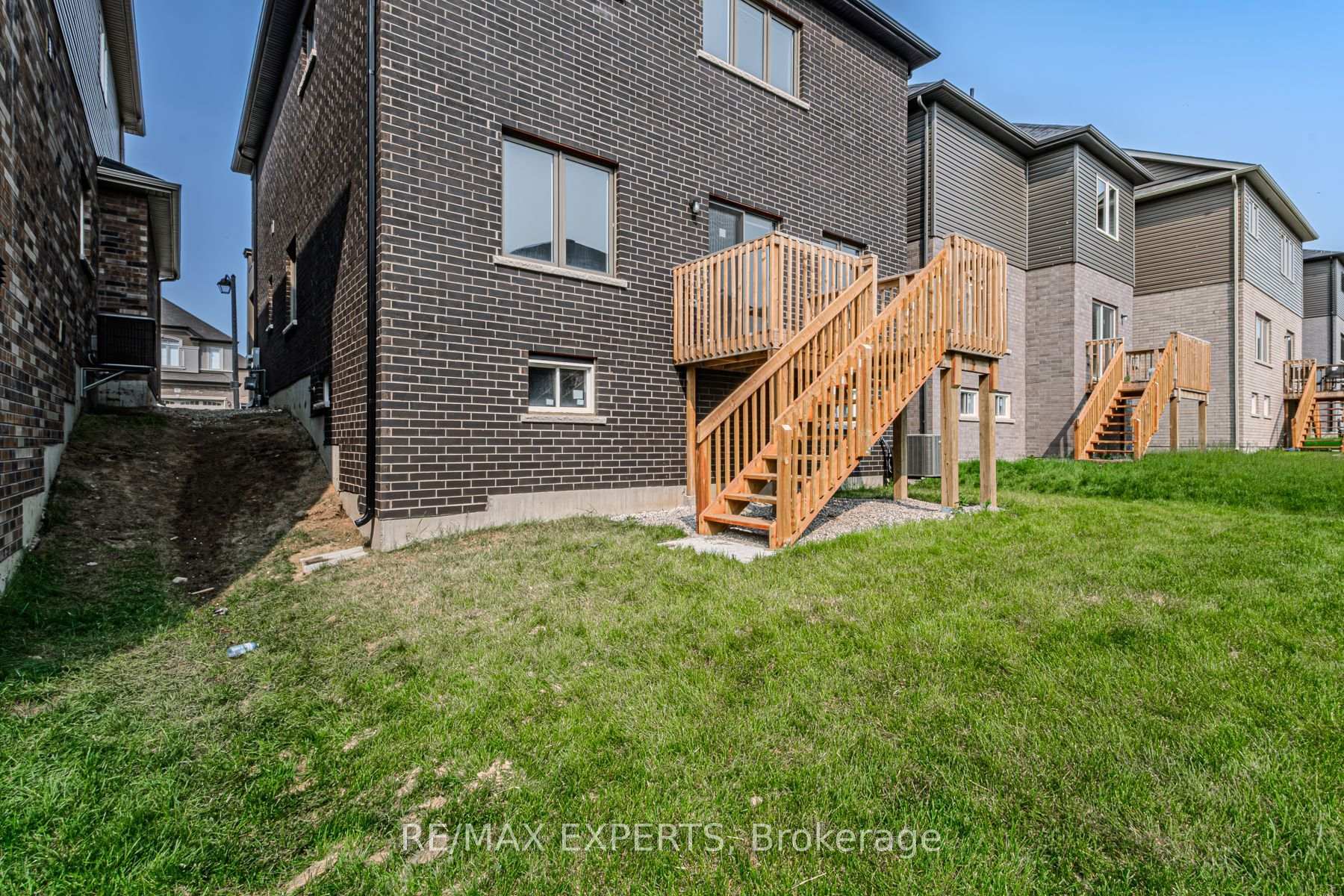 Photo 4 of 15 Stokes Road, Brant, Paris — HOMEH