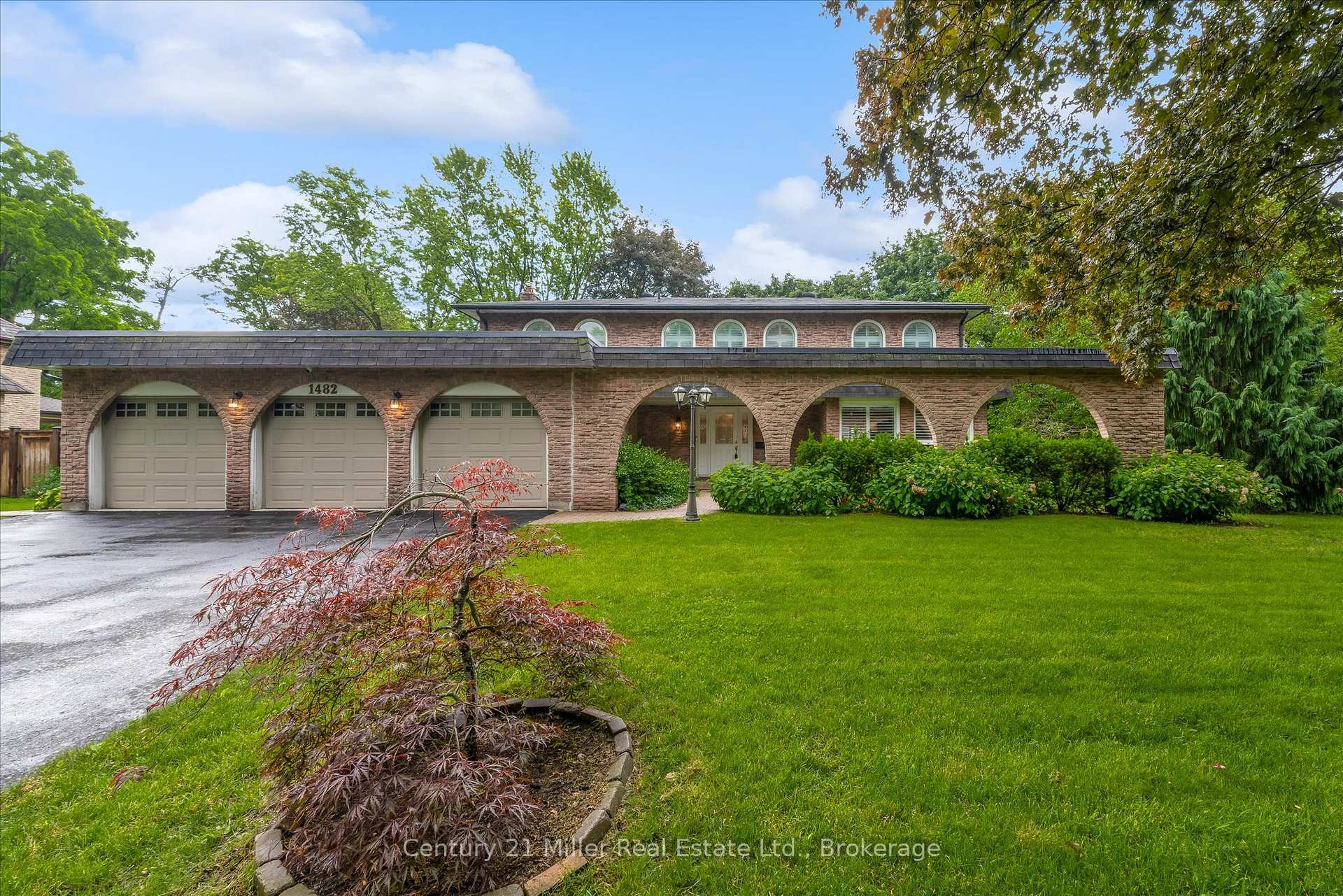 Photo 2 of 1482 Caulder Drive, Oakville, Morrison — HOMEH