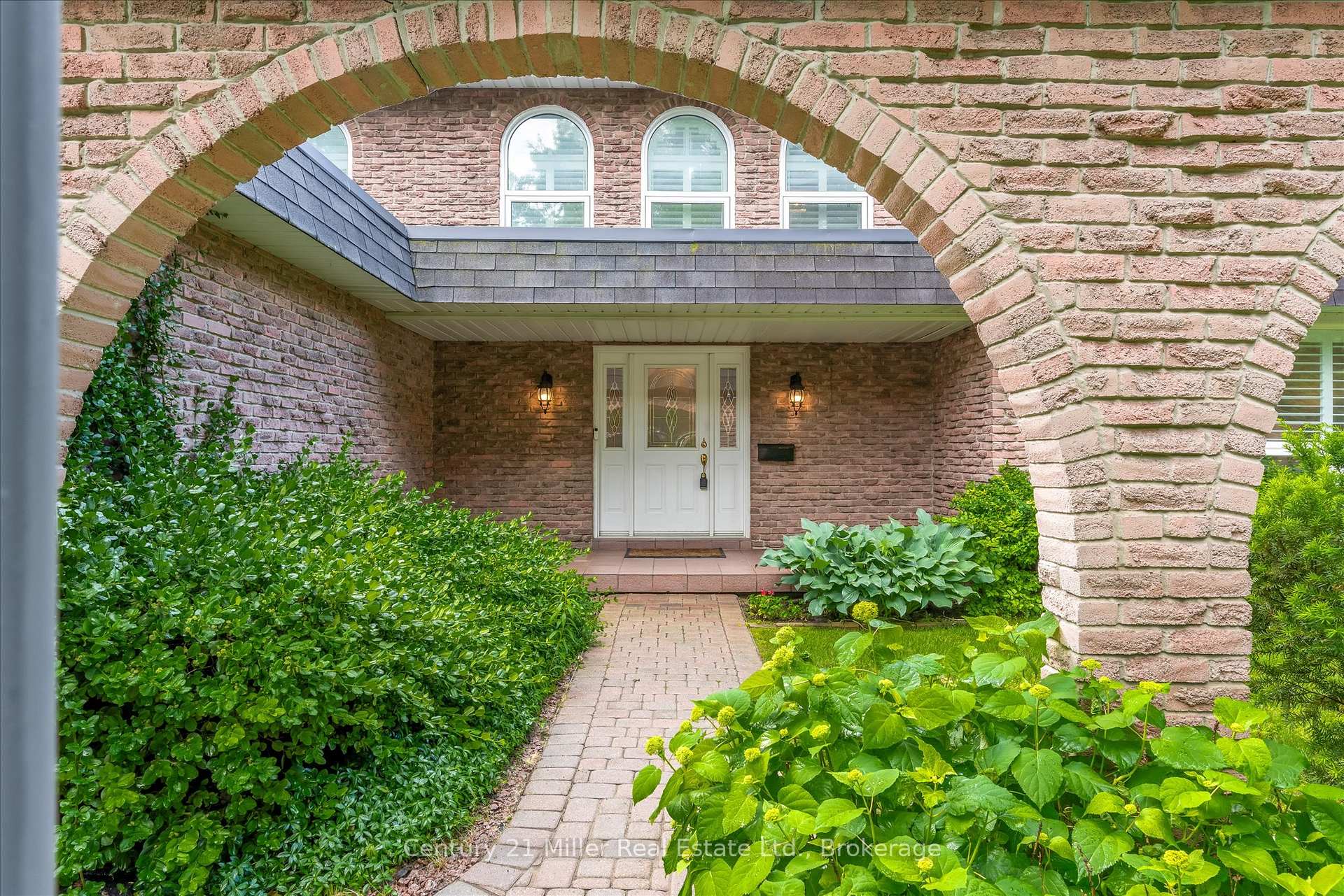 Photo 3 of 1482 Caulder Drive, Oakville, Morrison — HOMEH