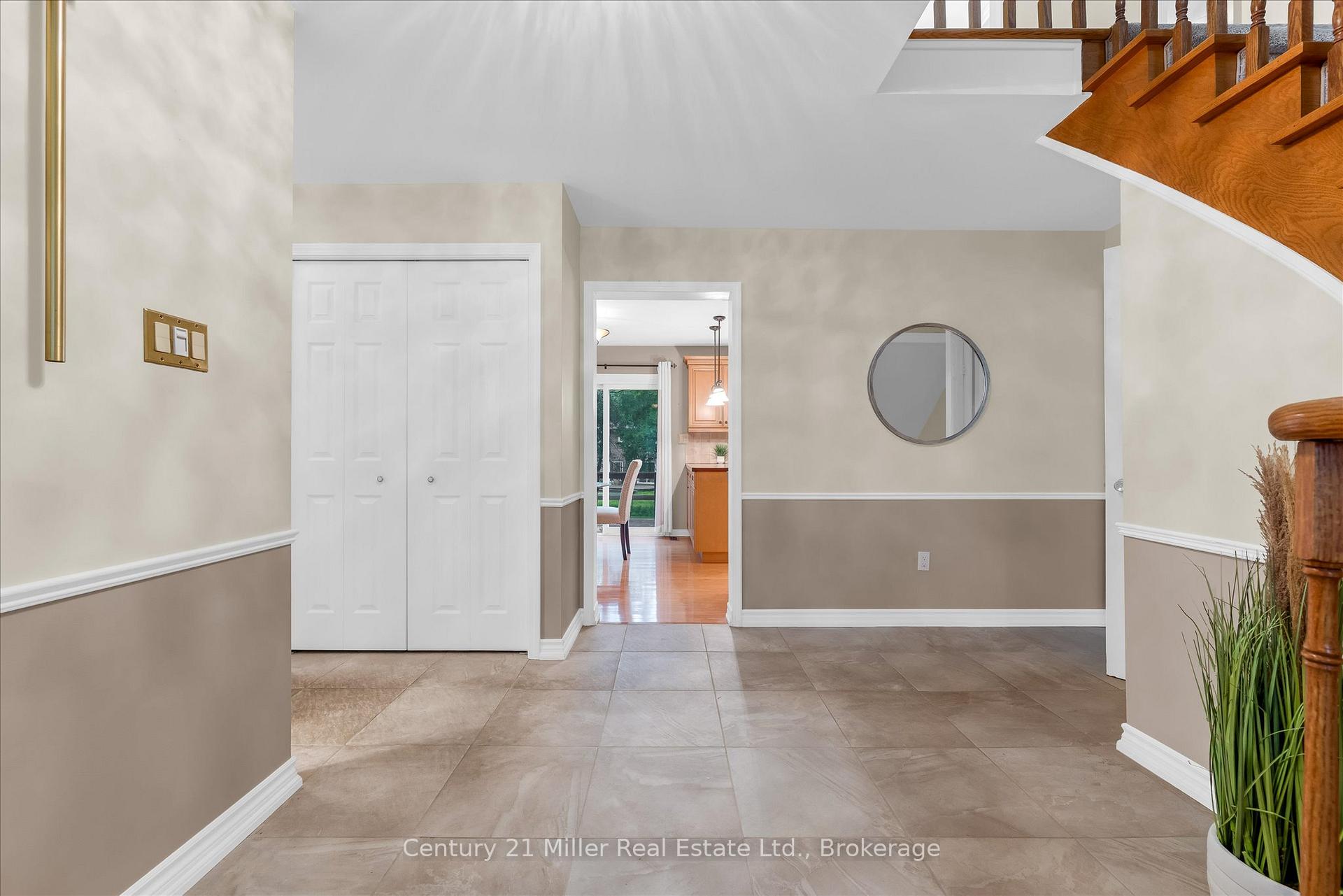 Photo 5 of 1482 Caulder Drive, Oakville, Morrison — HOMEH