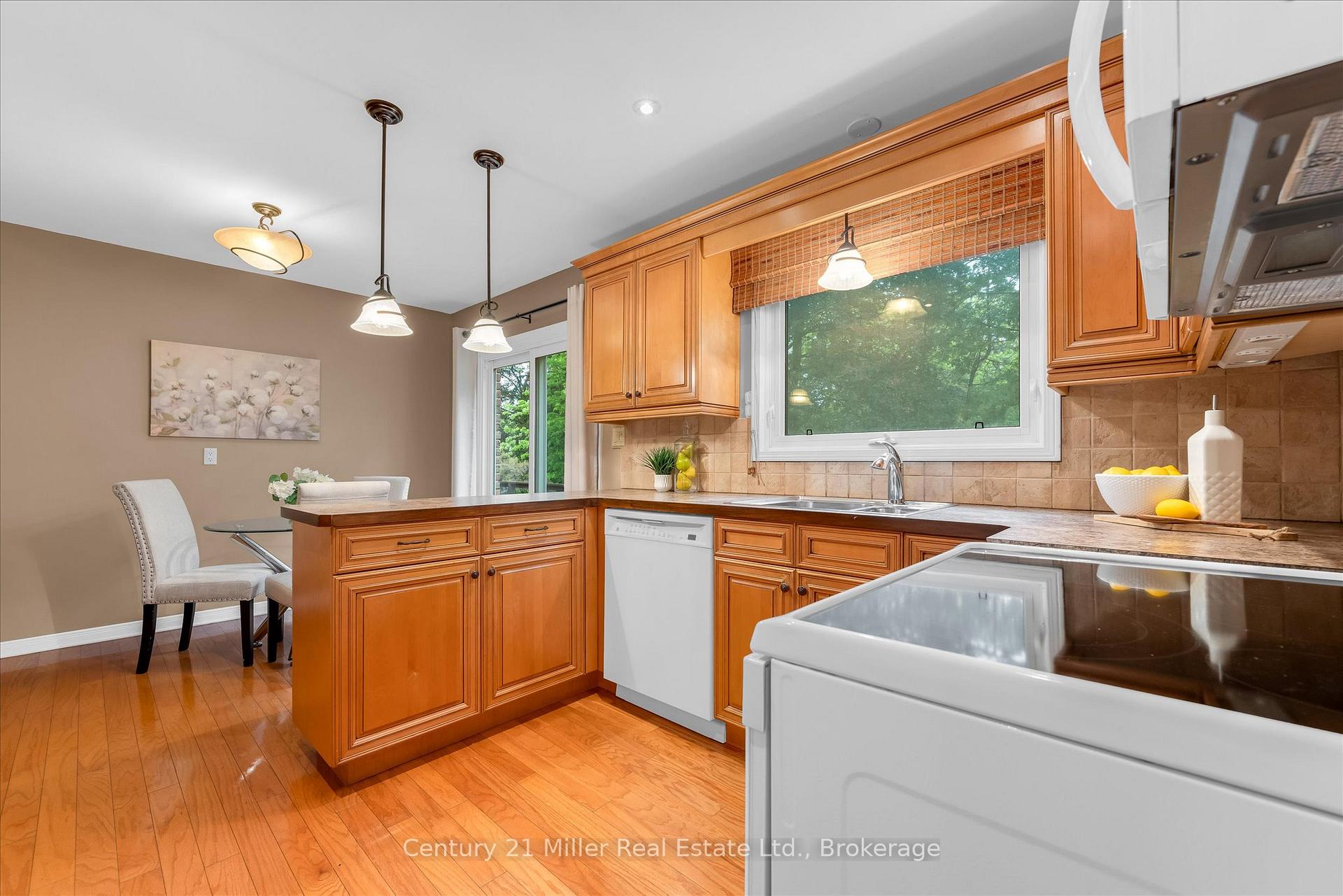 Photo 14 of 1482 Caulder Drive, Oakville, Morrison — HOMEH