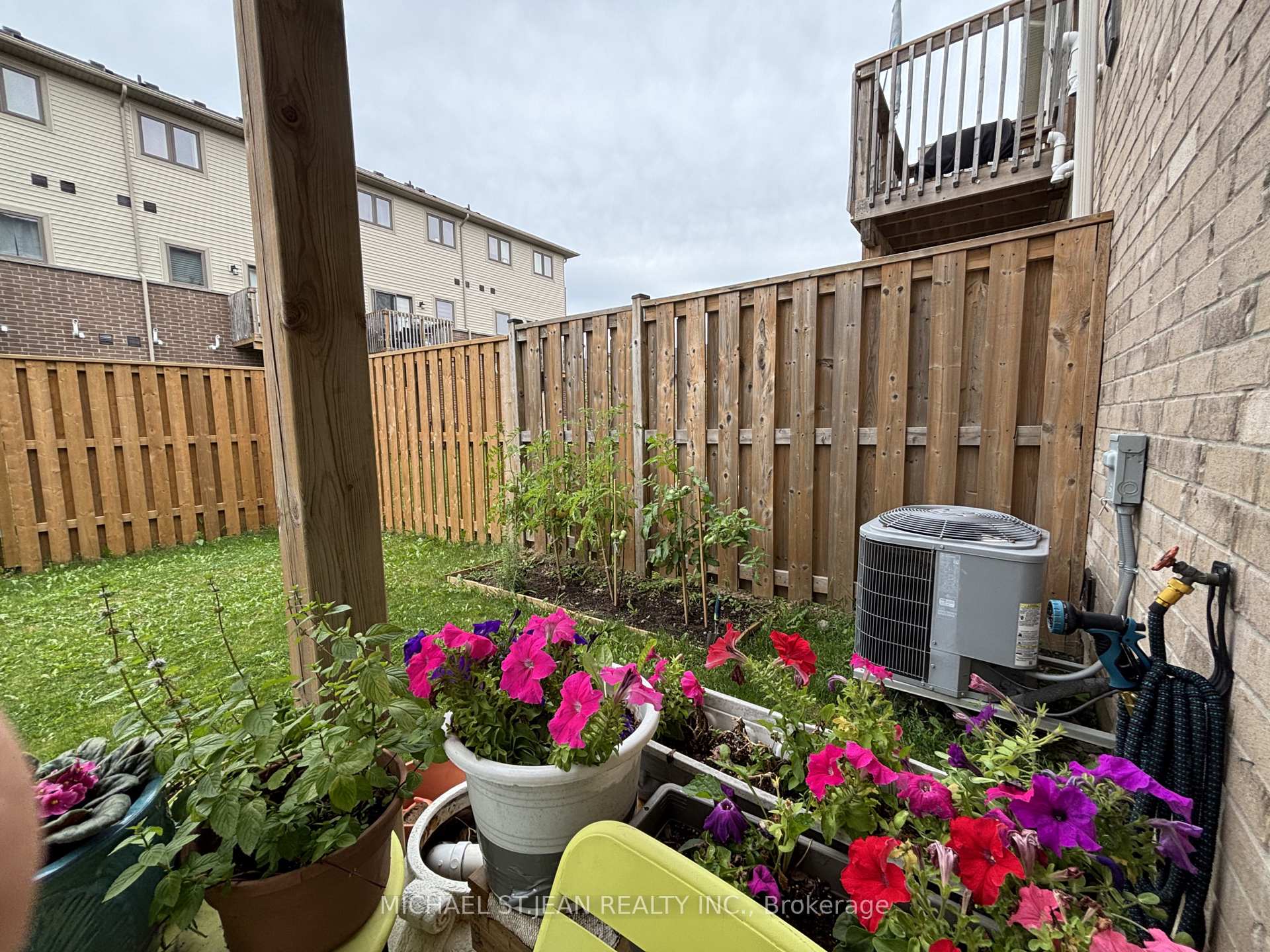 Photo 16 of 11 Birot Lane, Hamilton, Ancaster — HOMEH