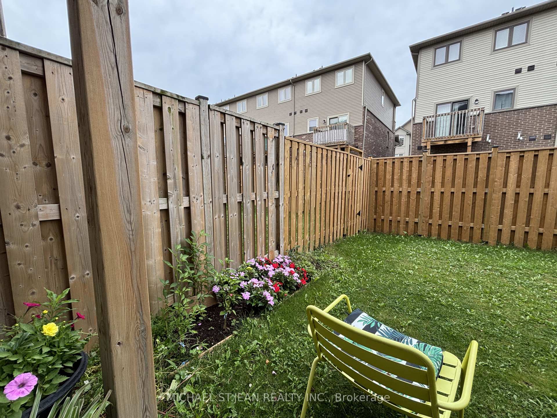 Photo 17 of 11 Birot Lane, Hamilton, Ancaster — HOMEH