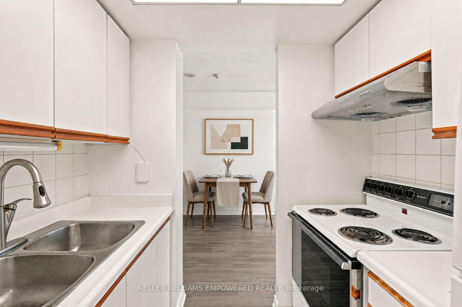 Photo 3 of Unit 1303, 77 Harbour Square, Toronto, Waterfront Communities — HOMEH