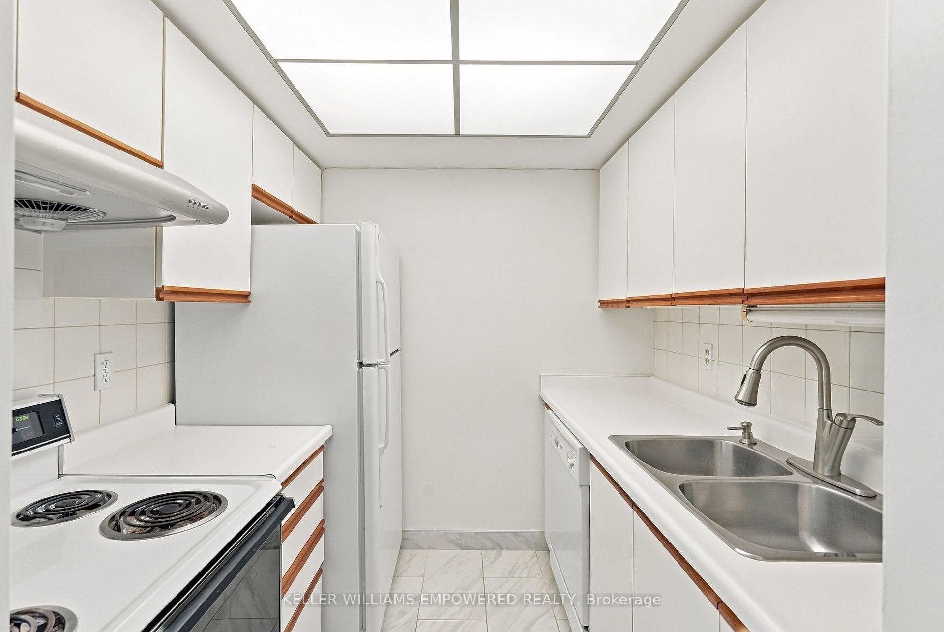 Photo 11 of Unit 1303, 77 Harbour Square, Toronto, Waterfront Communities — HOMEH