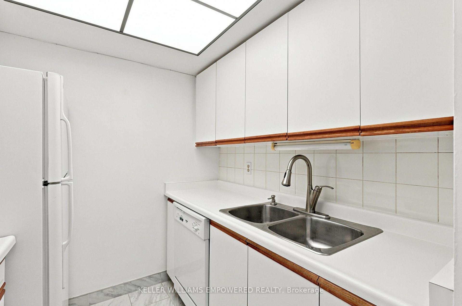 Photo 12 of Unit 1303, 77 Harbour Square, Toronto, Waterfront Communities — HOMEH