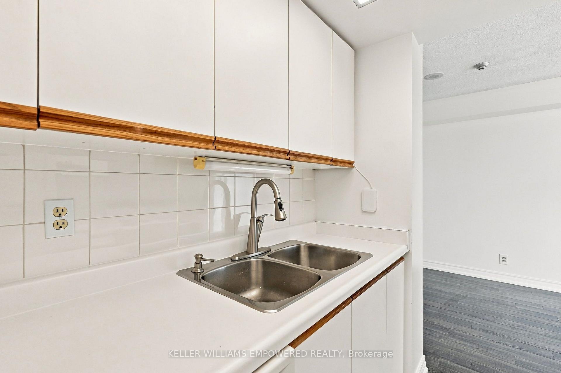 Photo 14 of Unit 1303, 77 Harbour Square, Toronto, Waterfront Communities — HOMEH