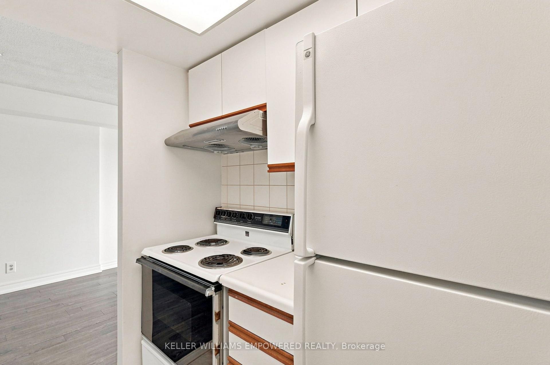 Photo 15 of Unit 1303, 77 Harbour Square, Toronto, Waterfront Communities — HOMEH