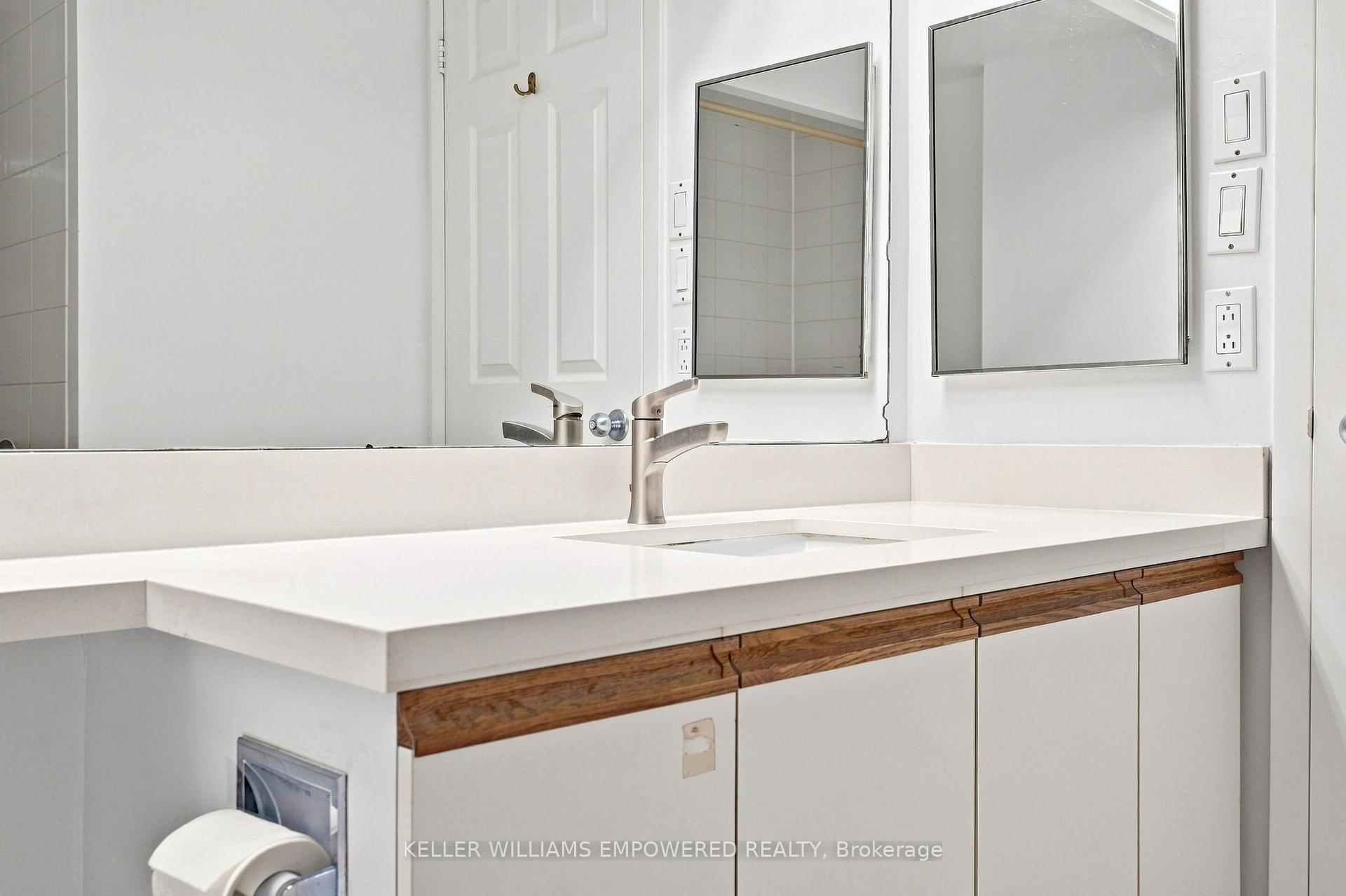 Photo 18 of Unit 1303, 77 Harbour Square, Toronto, Waterfront Communities — HOMEH