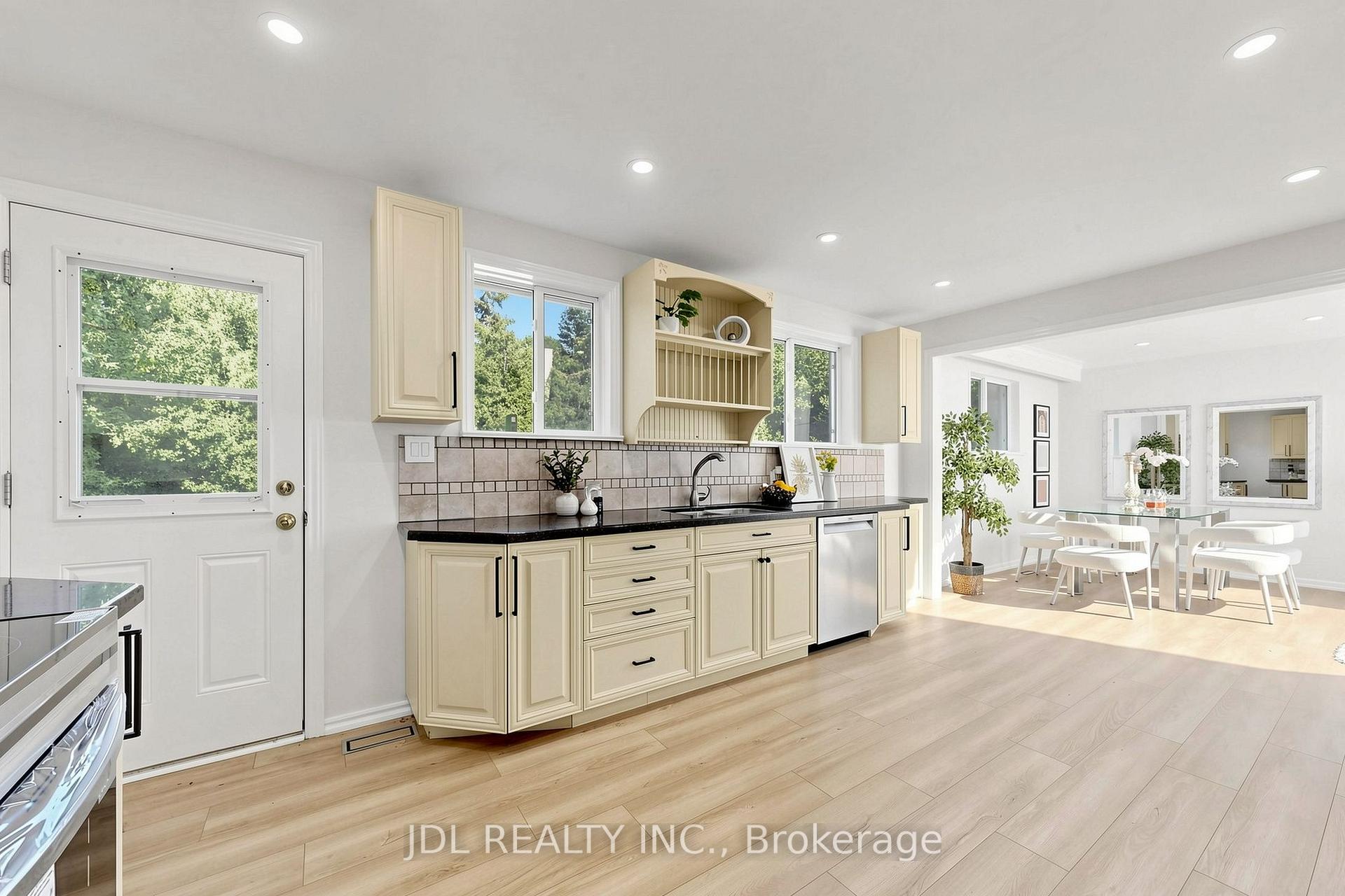 Photo 47 of 105 Park Avenue, Newmarket, Central Newmarket — HOMEH