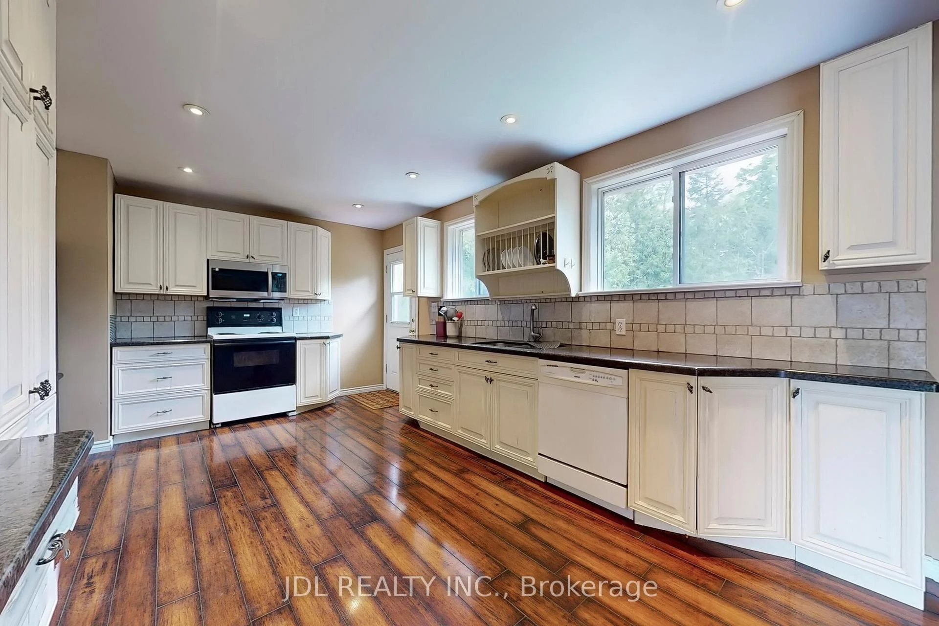 Photo 12 of 105 Park Avenue, Newmarket, Central Newmarket — HOMEH
