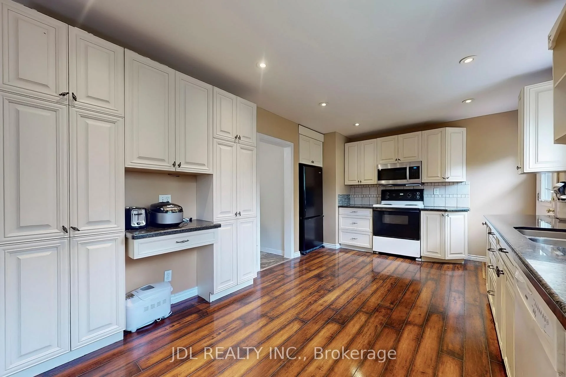 Photo 13 of 105 Park Avenue, Newmarket, Central Newmarket — HOMEH