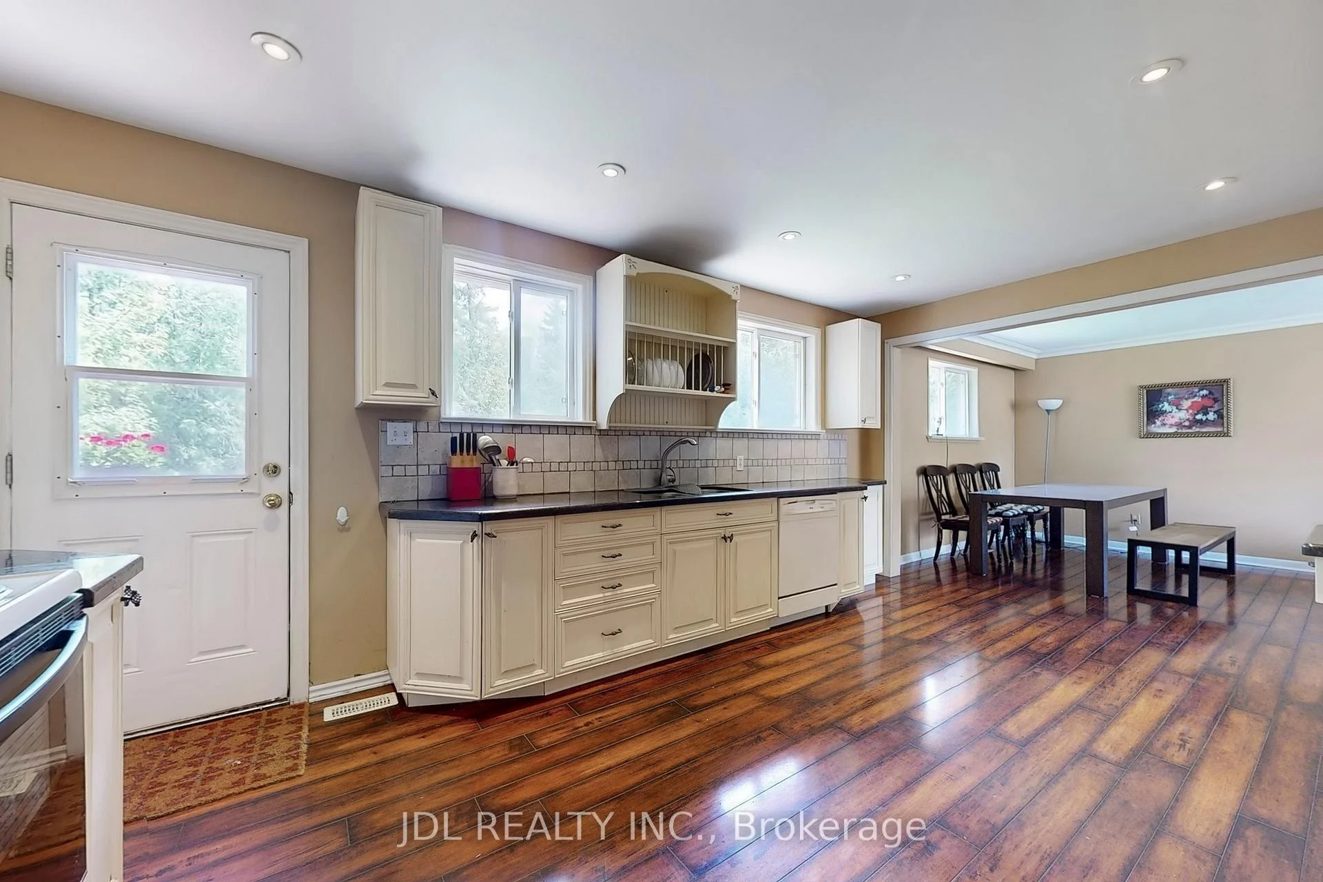Photo 14 of 105 Park Avenue, Newmarket, Central Newmarket — HOMEH