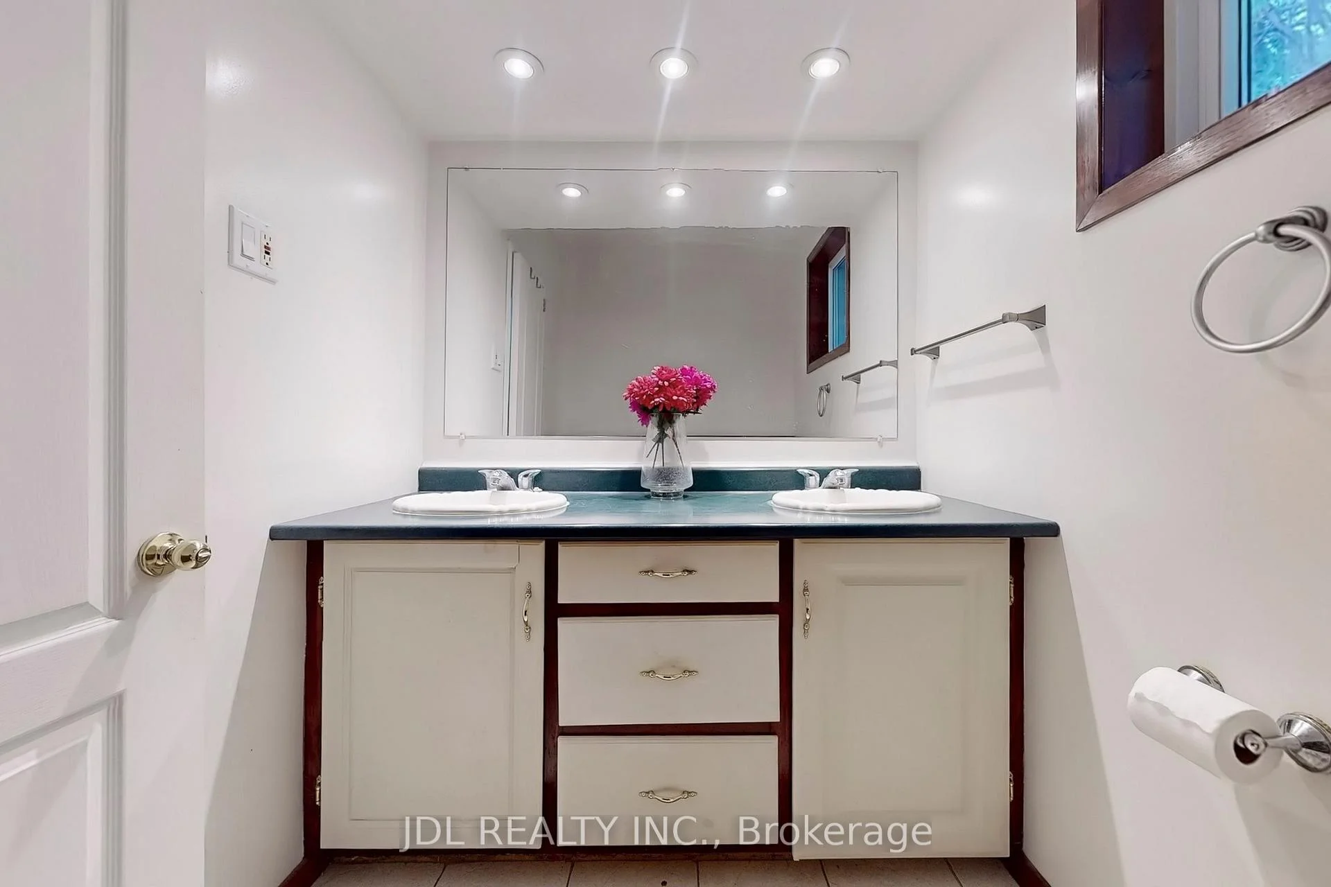 Photo 22 of 105 Park Avenue, Newmarket, Central Newmarket — HOMEH