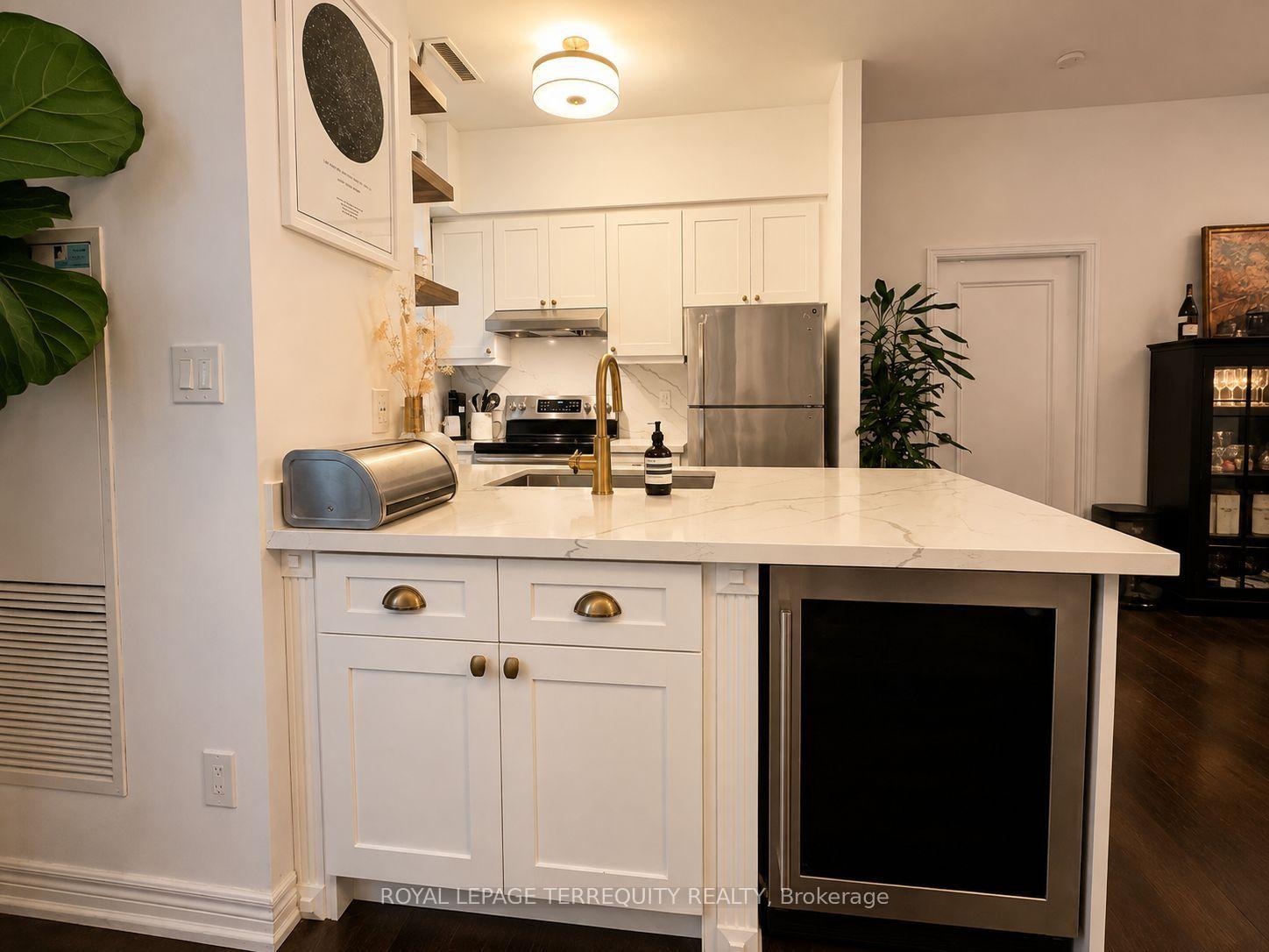 Photo 4 of Unit 101, 60 St Clair Avenue W, Toronto, Yonge-St. Clair — HOMEH