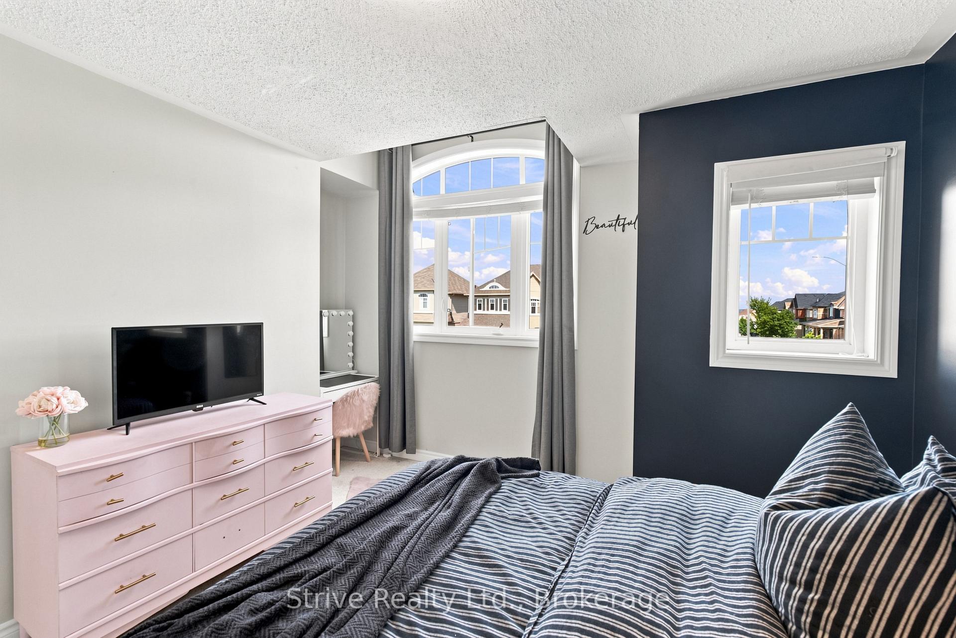 Photo 19 of 28 Woolacott Lane, Clarington, Bowmanville — HOMEH