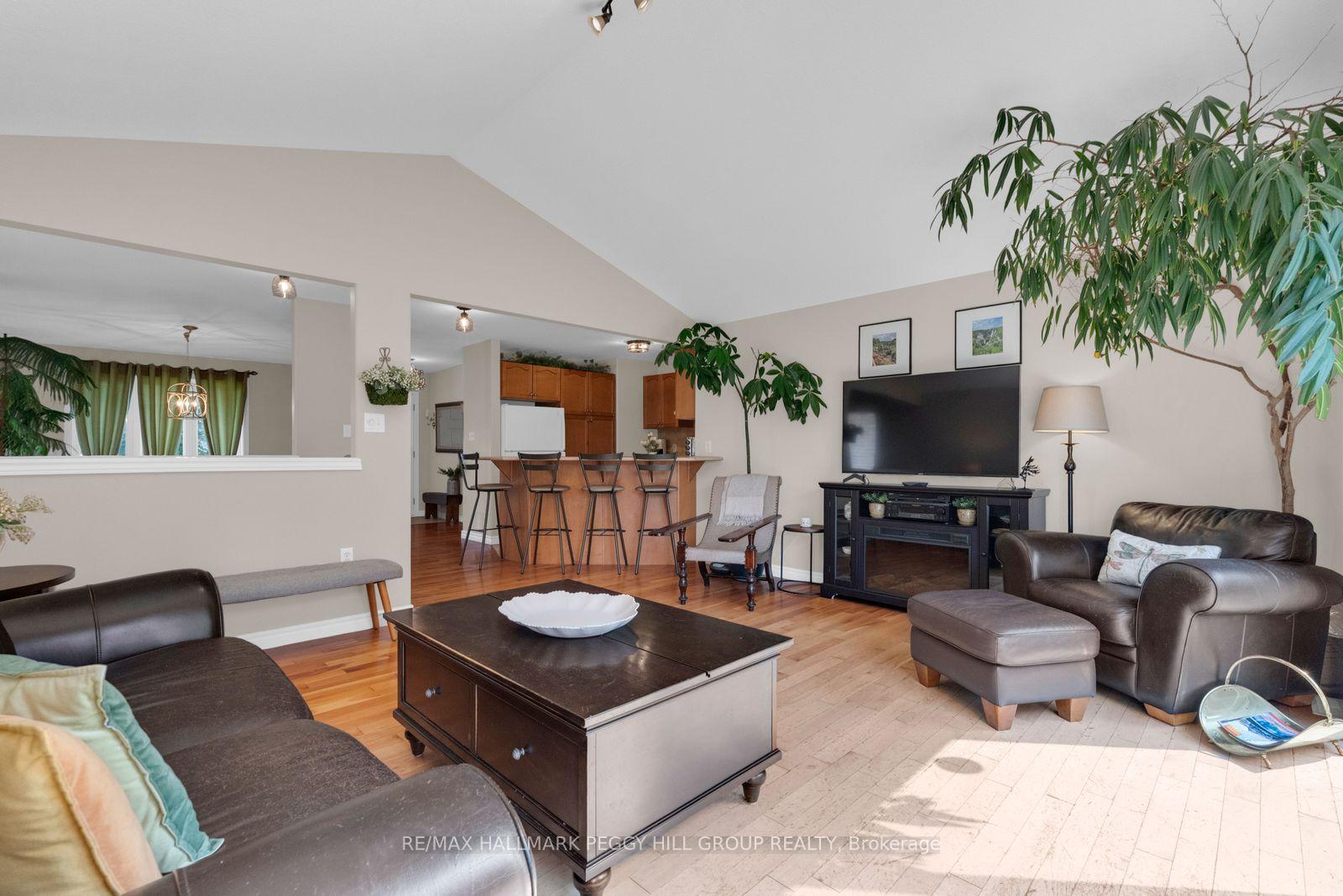 Photo 7 of 43 Nicklaus Drive, Barrie, East Bayfield — HOMEH