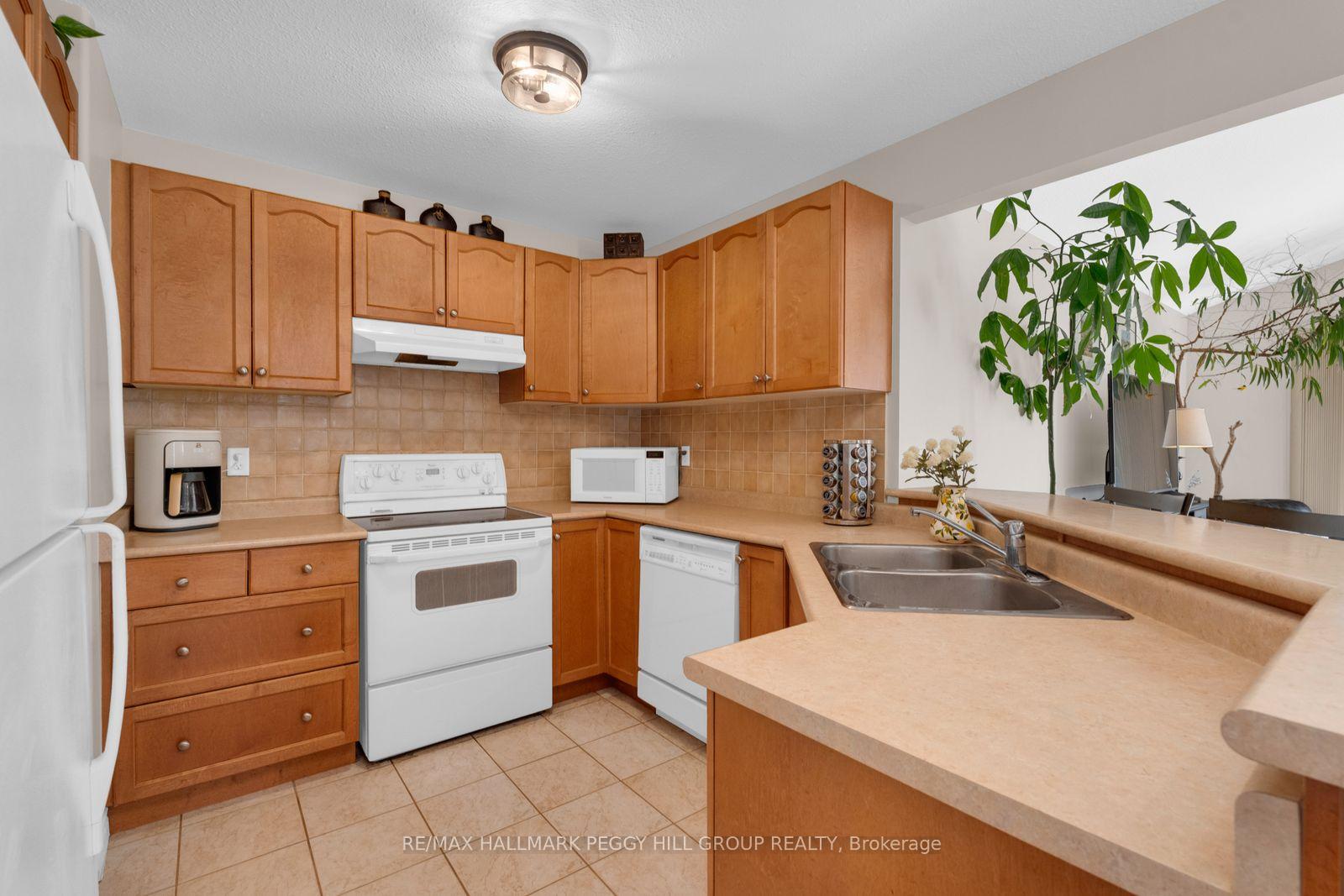 Photo 9 of 43 Nicklaus Drive, Barrie, East Bayfield — HOMEH