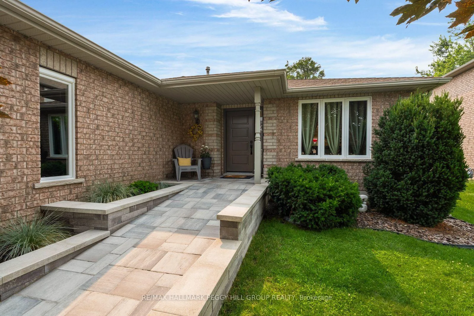 Photo 4 of 43 Nicklaus Drive, Barrie, East Bayfield — HOMEH