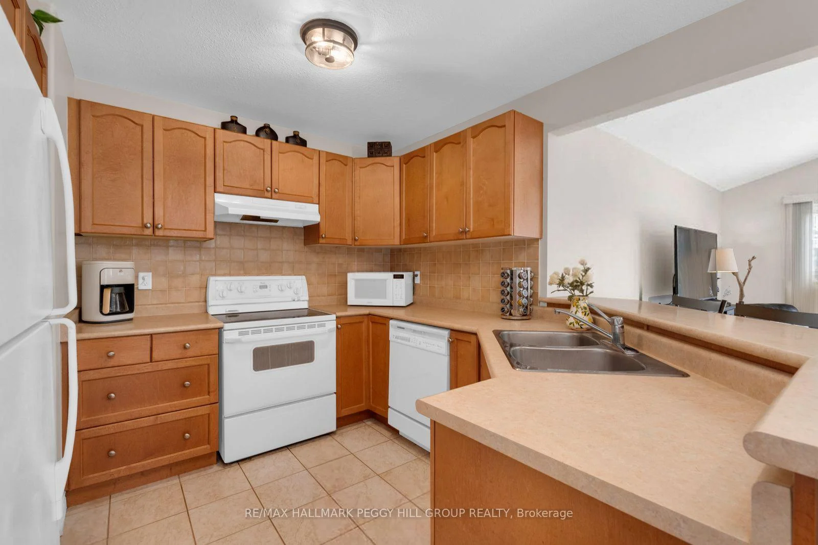 Photo 10 of 43 Nicklaus Drive, Barrie, East Bayfield — HOMEH