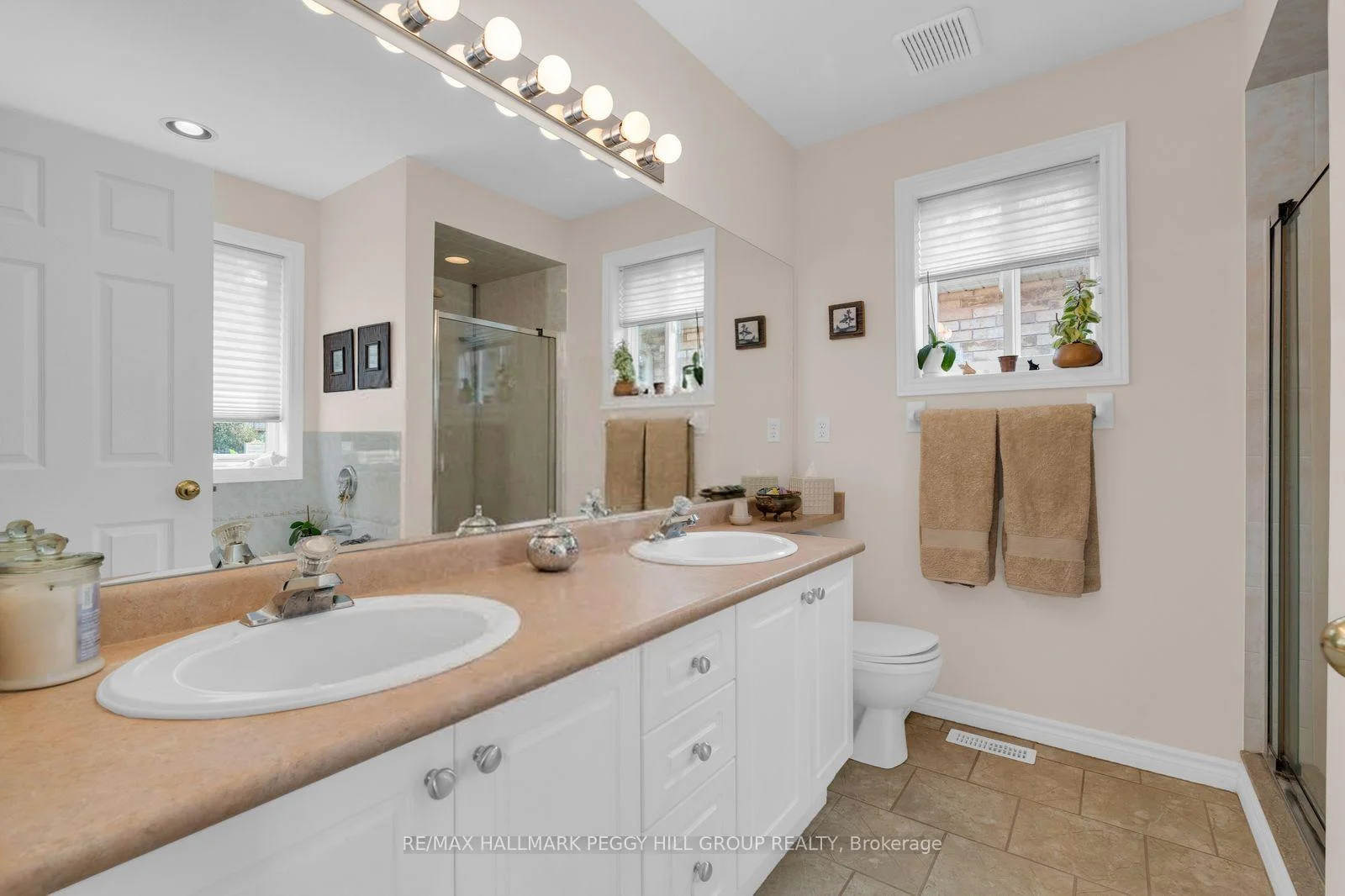 Photo 16 of 43 Nicklaus Drive, Barrie, East Bayfield — HOMEH