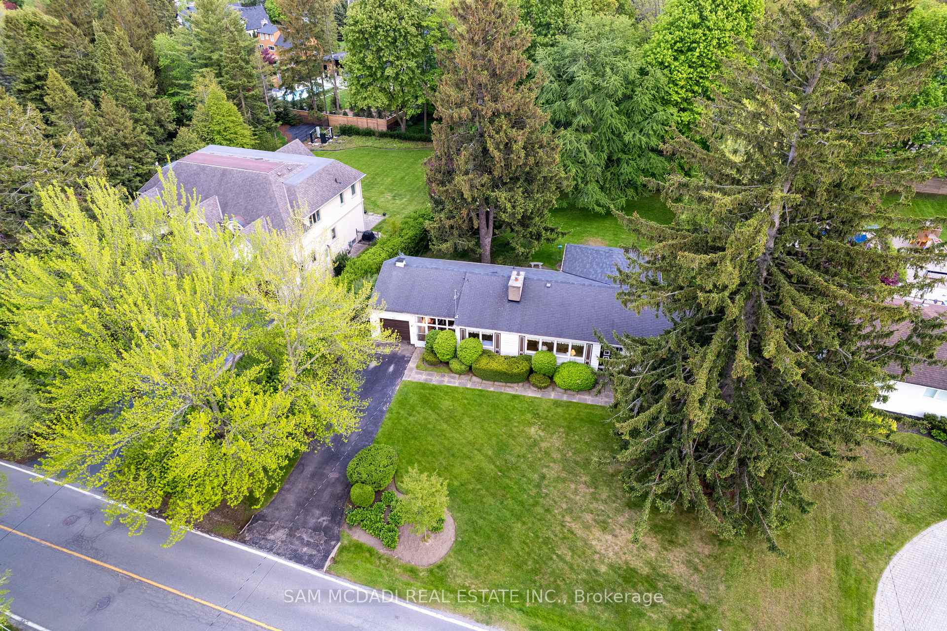 Photo 9 of 512 Bob O Link, Mississauga, Clarkson — HOMEH