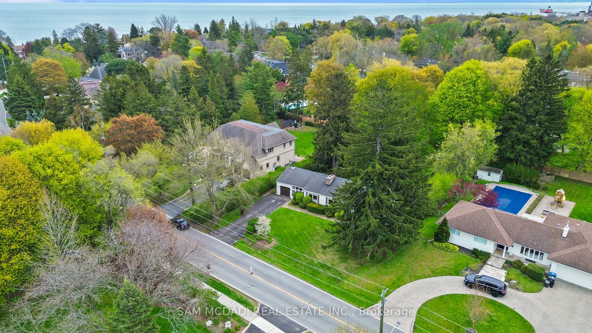 Photo 14 of 512 Bob O Link, Mississauga, Clarkson — HOMEH