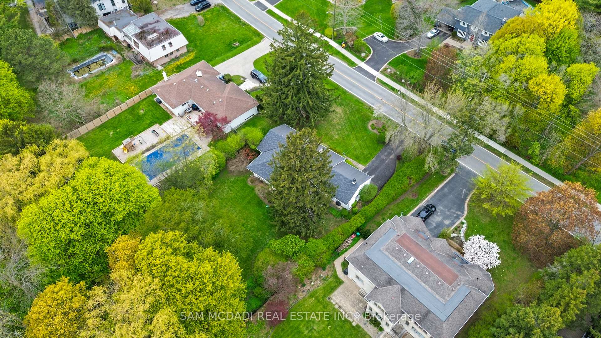 Photo 16 of 512 Bob O Link, Mississauga, Clarkson — HOMEH