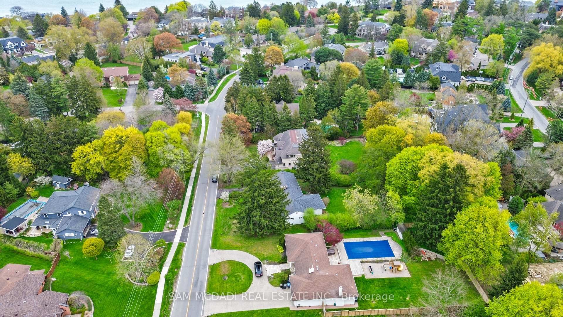 Photo 17 of 512 Bob O Link, Mississauga, Clarkson — HOMEH