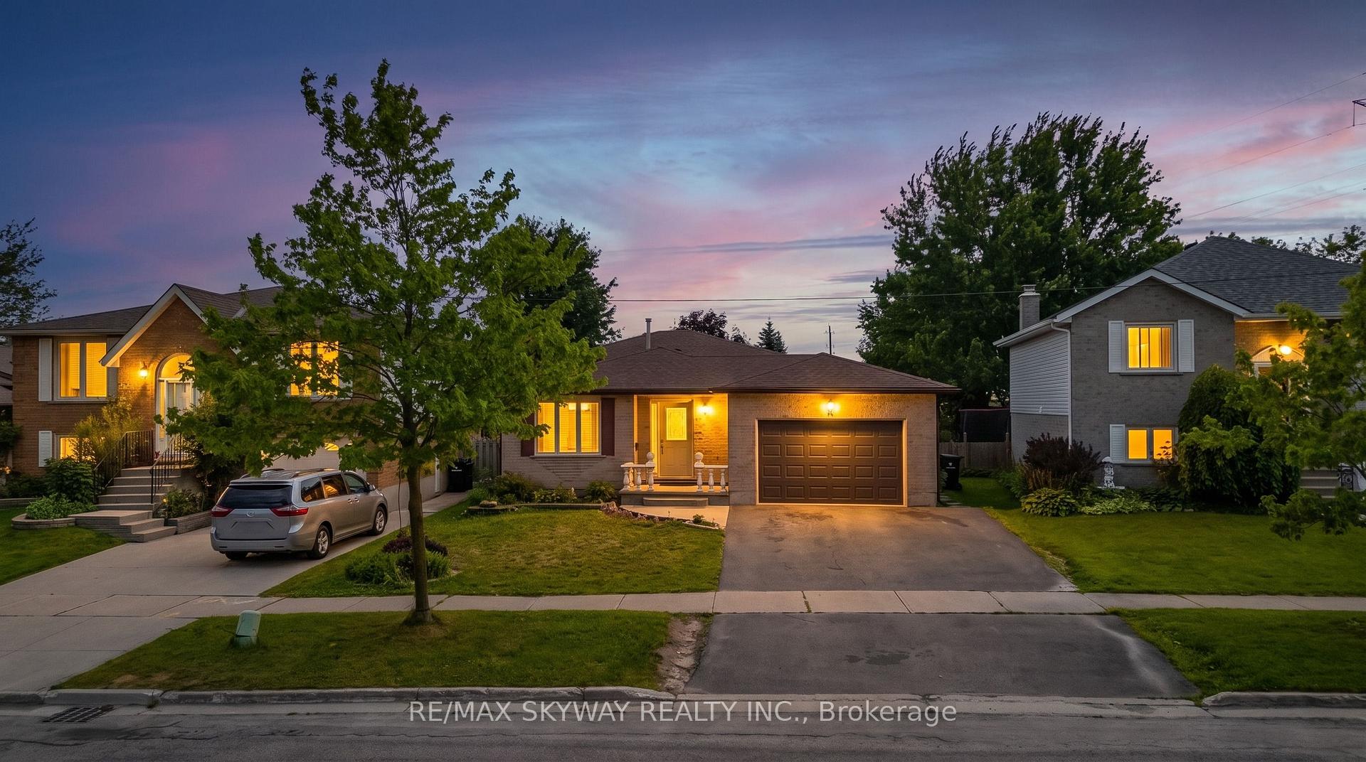 Photo 2 of 42 Newbury Drive, Kitchener, Forest Heights — HOMEH