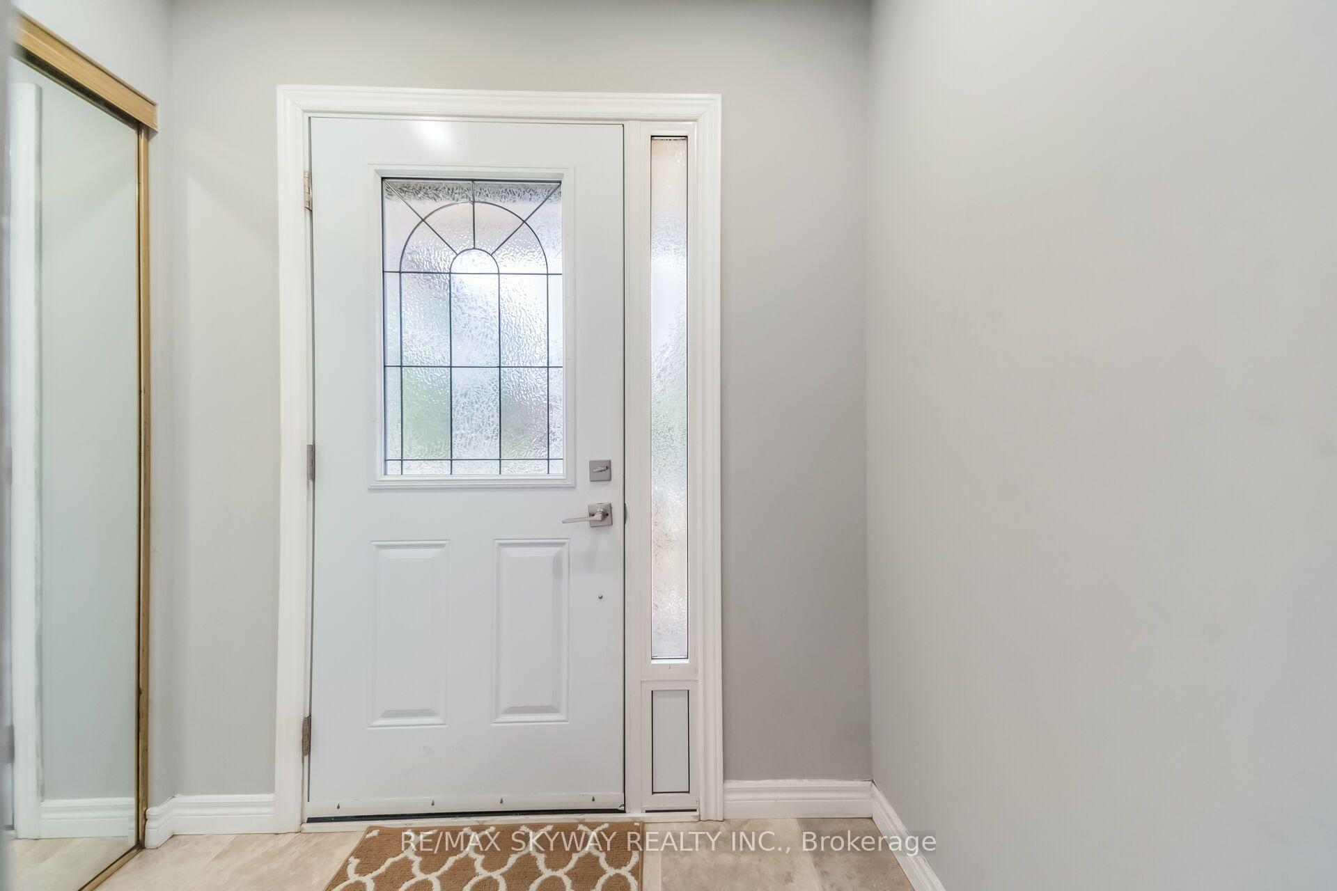 Photo 7 of 42 Newbury Drive, Kitchener, Forest Heights — HOMEH