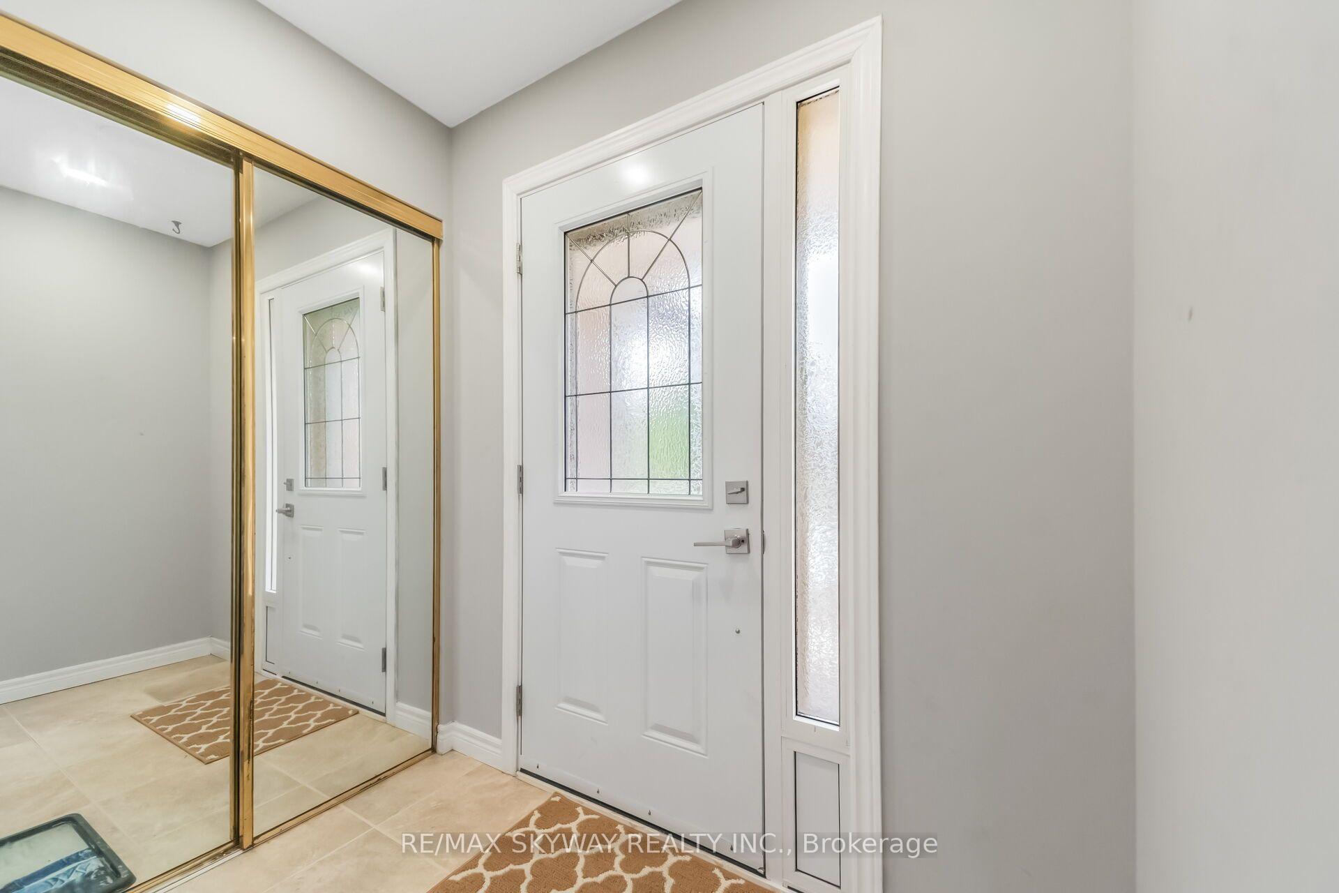 Photo 8 of 42 Newbury Drive, Kitchener, Forest Heights — HOMEH