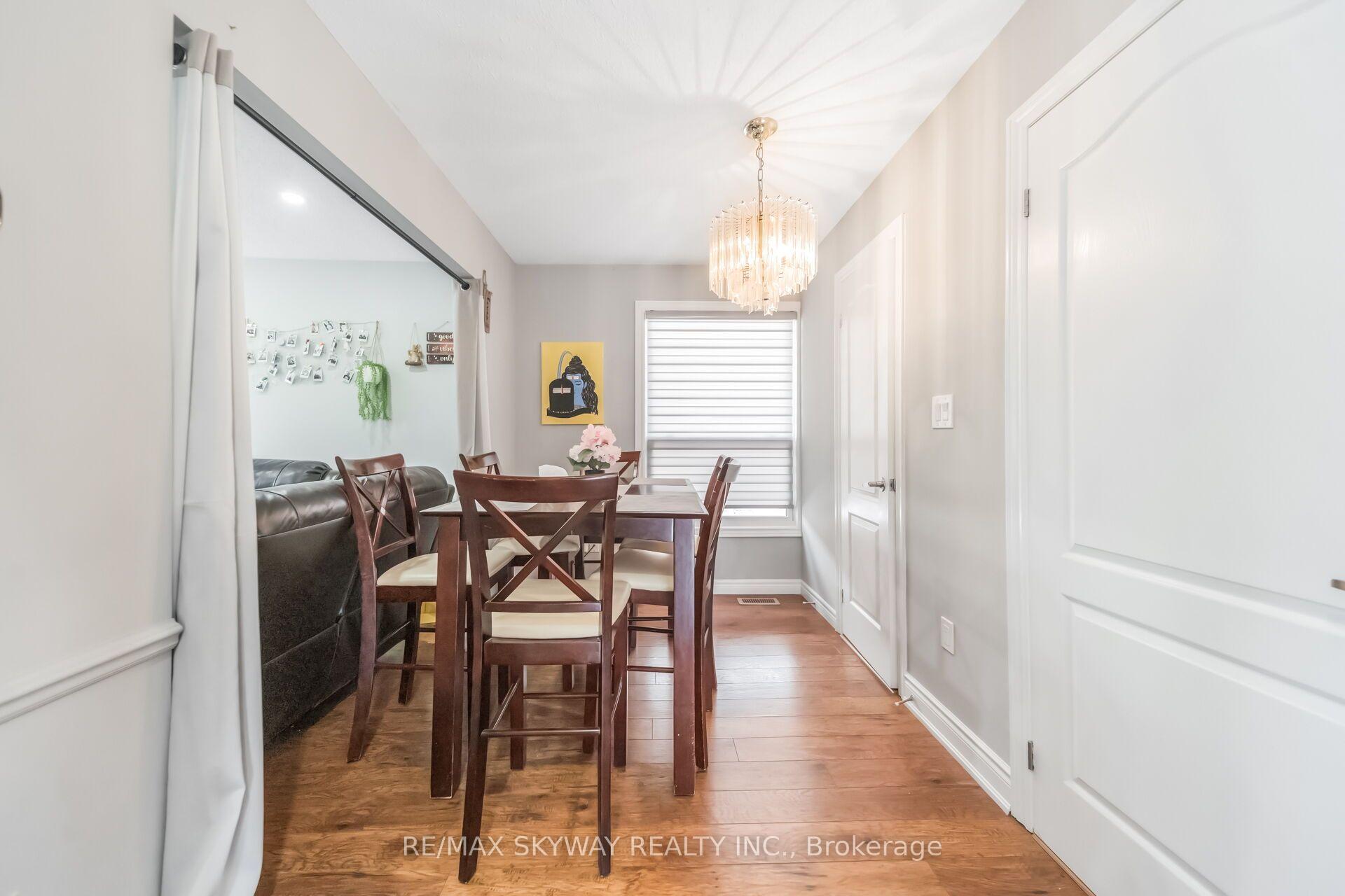 Photo 13 of 42 Newbury Drive, Kitchener, Forest Heights — HOMEH