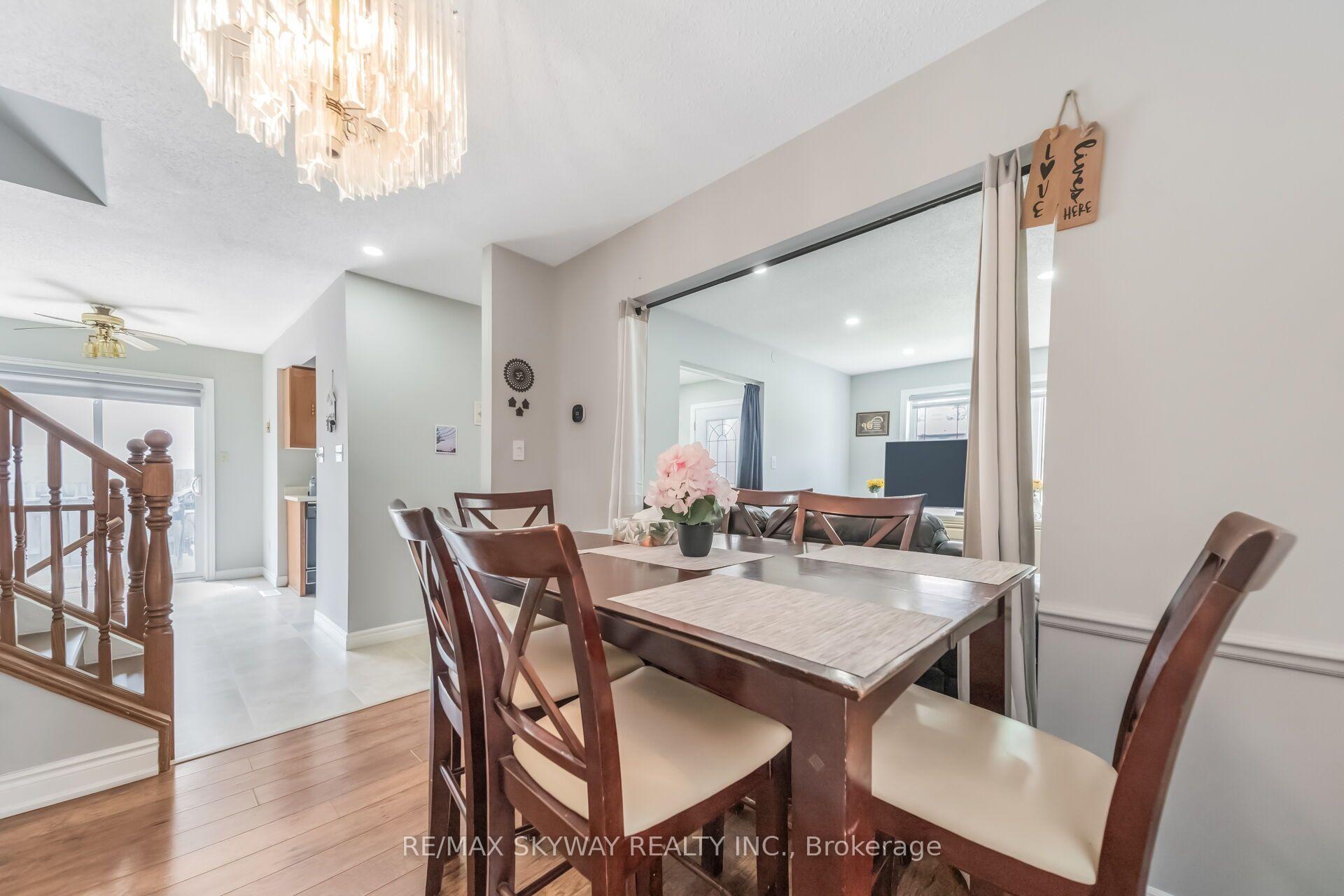 Photo 14 of 42 Newbury Drive, Kitchener, Forest Heights — HOMEH