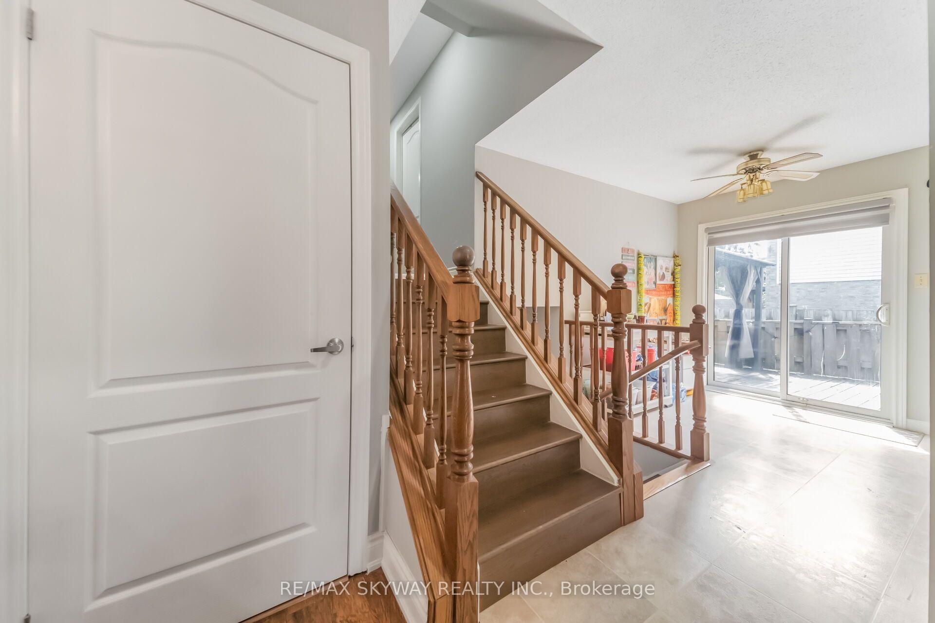 Photo 15 of 42 Newbury Drive, Kitchener, Forest Heights — HOMEH