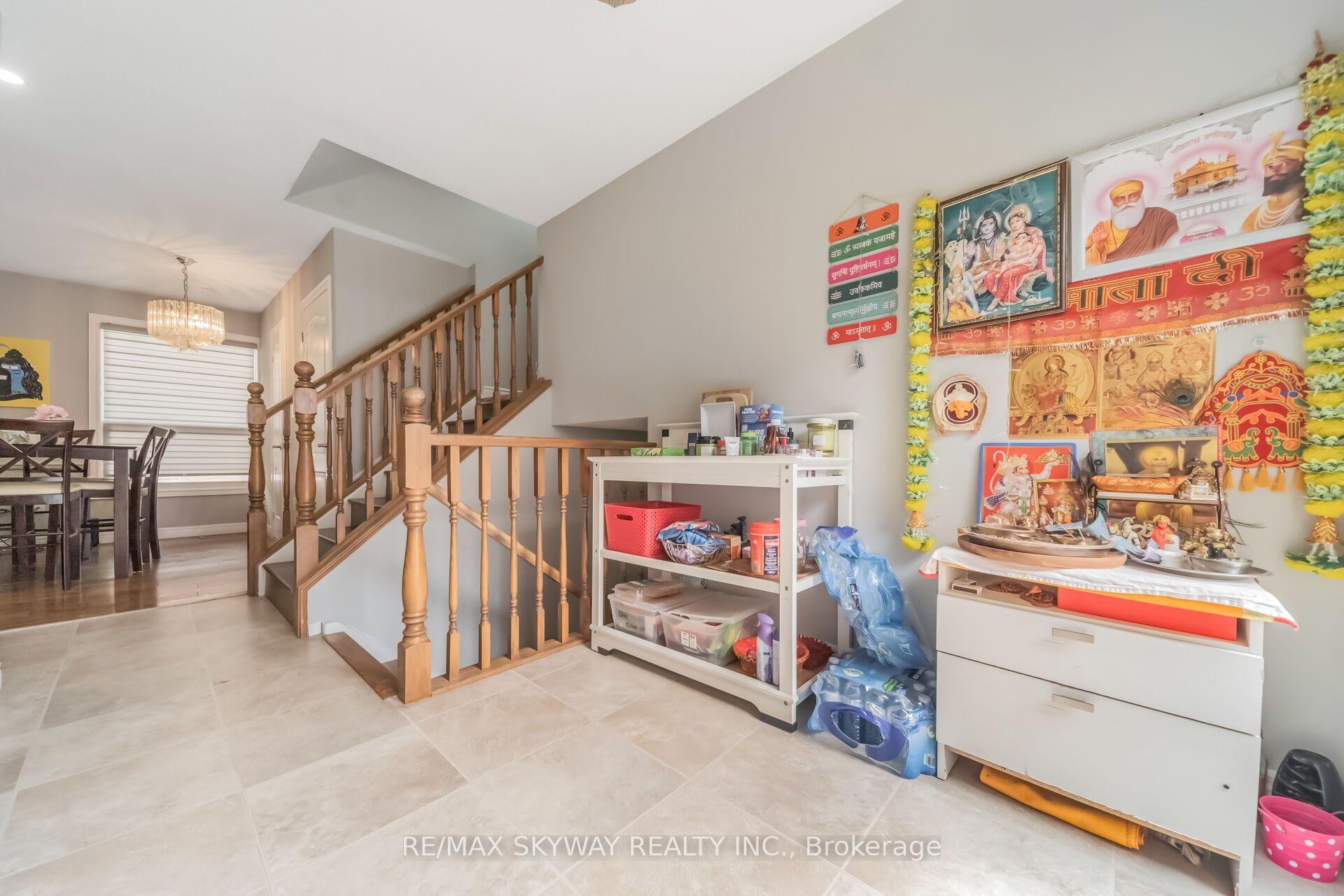 Photo 16 of 42 Newbury Drive, Kitchener, Forest Heights — HOMEH