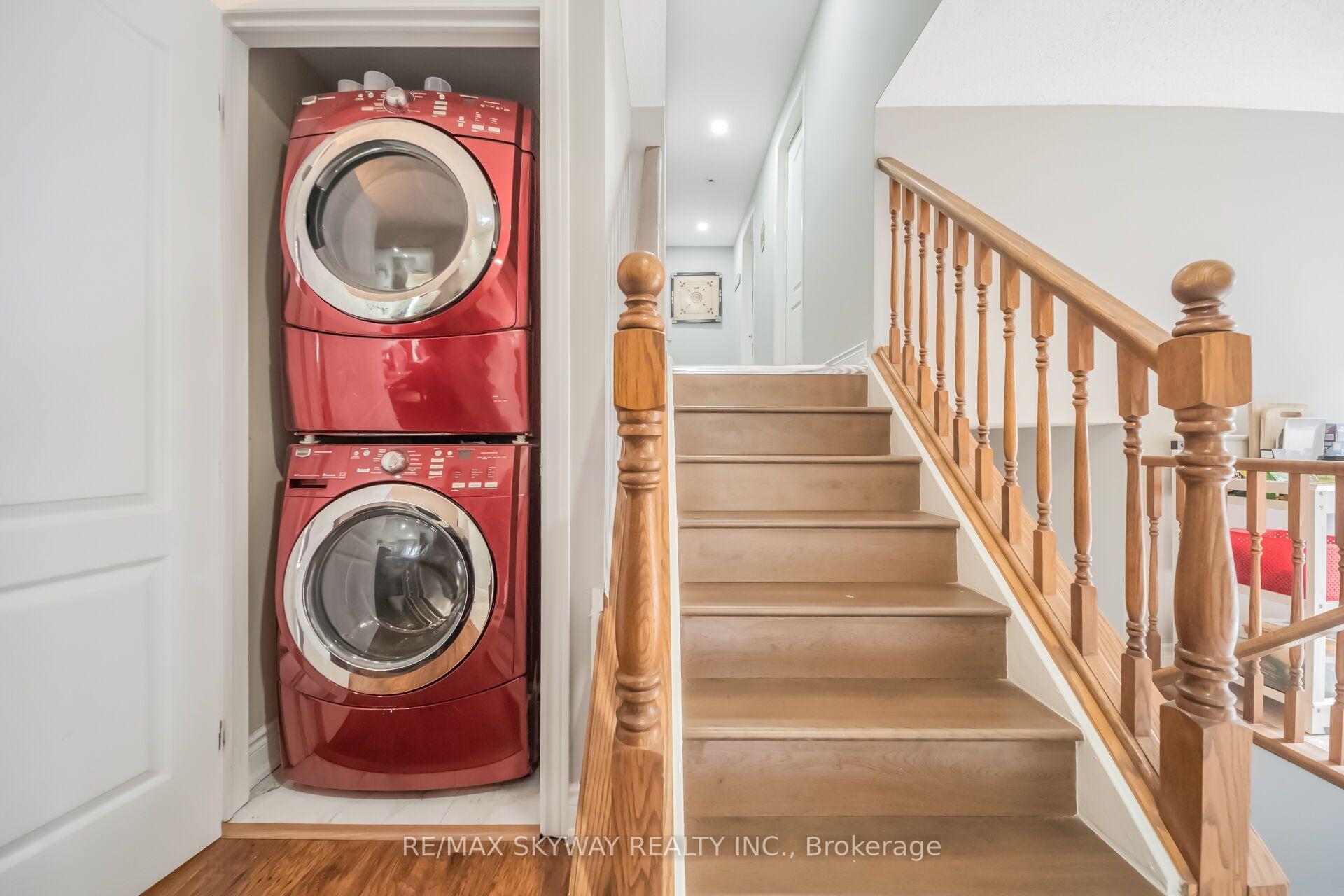 Photo 18 of 42 Newbury Drive, Kitchener, Forest Heights — HOMEH