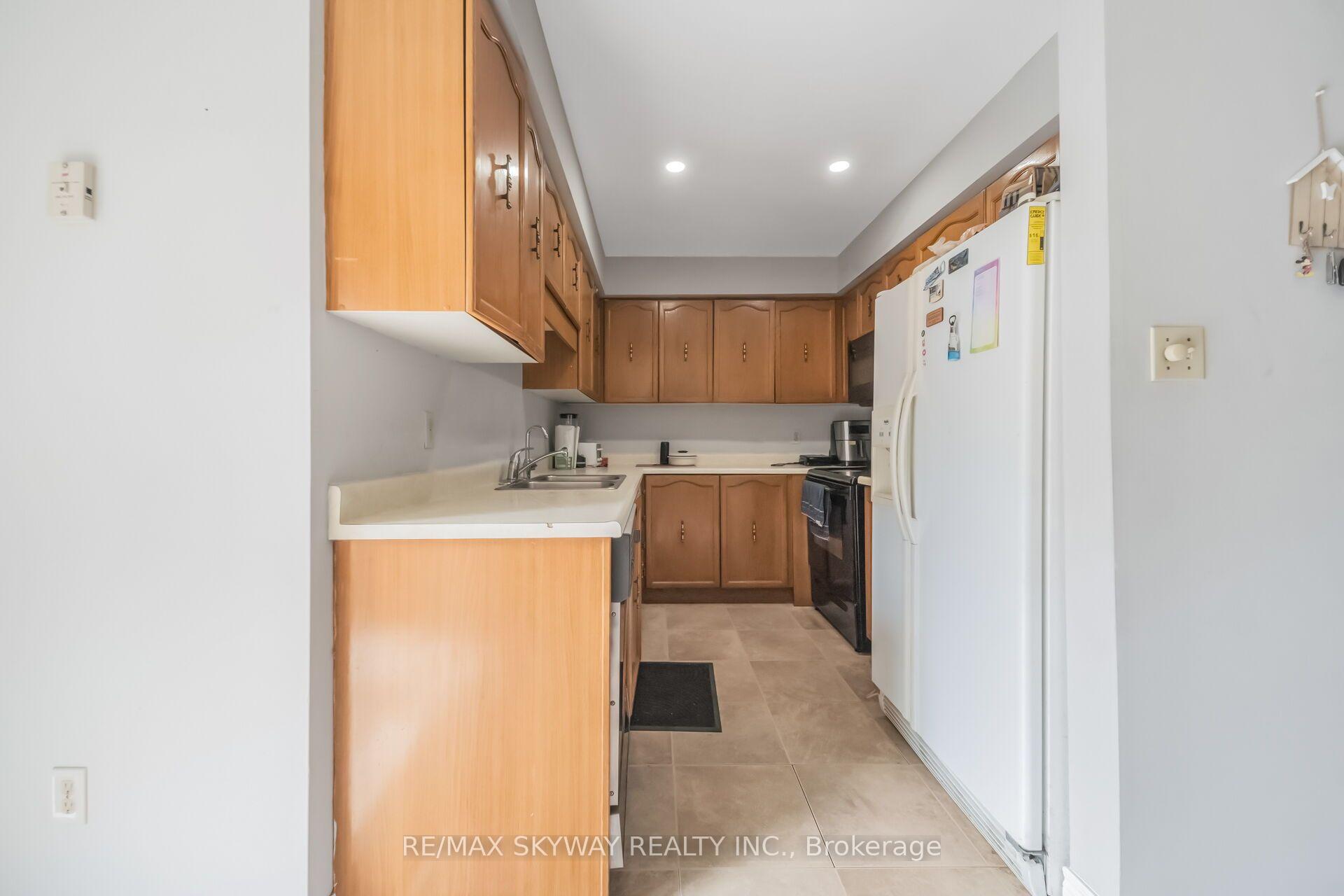 Photo 20 of 42 Newbury Drive, Kitchener, Forest Heights — HOMEH