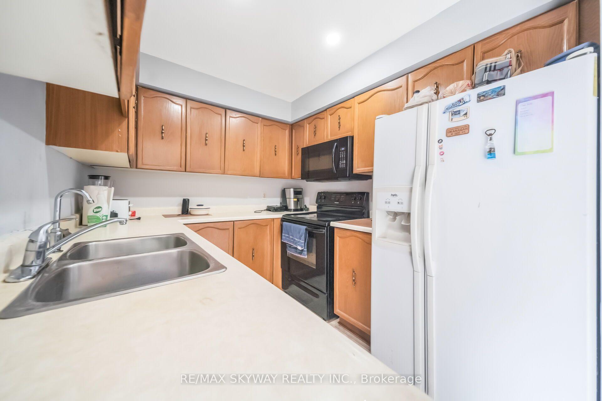 Photo 22 of 42 Newbury Drive, Kitchener, Forest Heights — HOMEH
