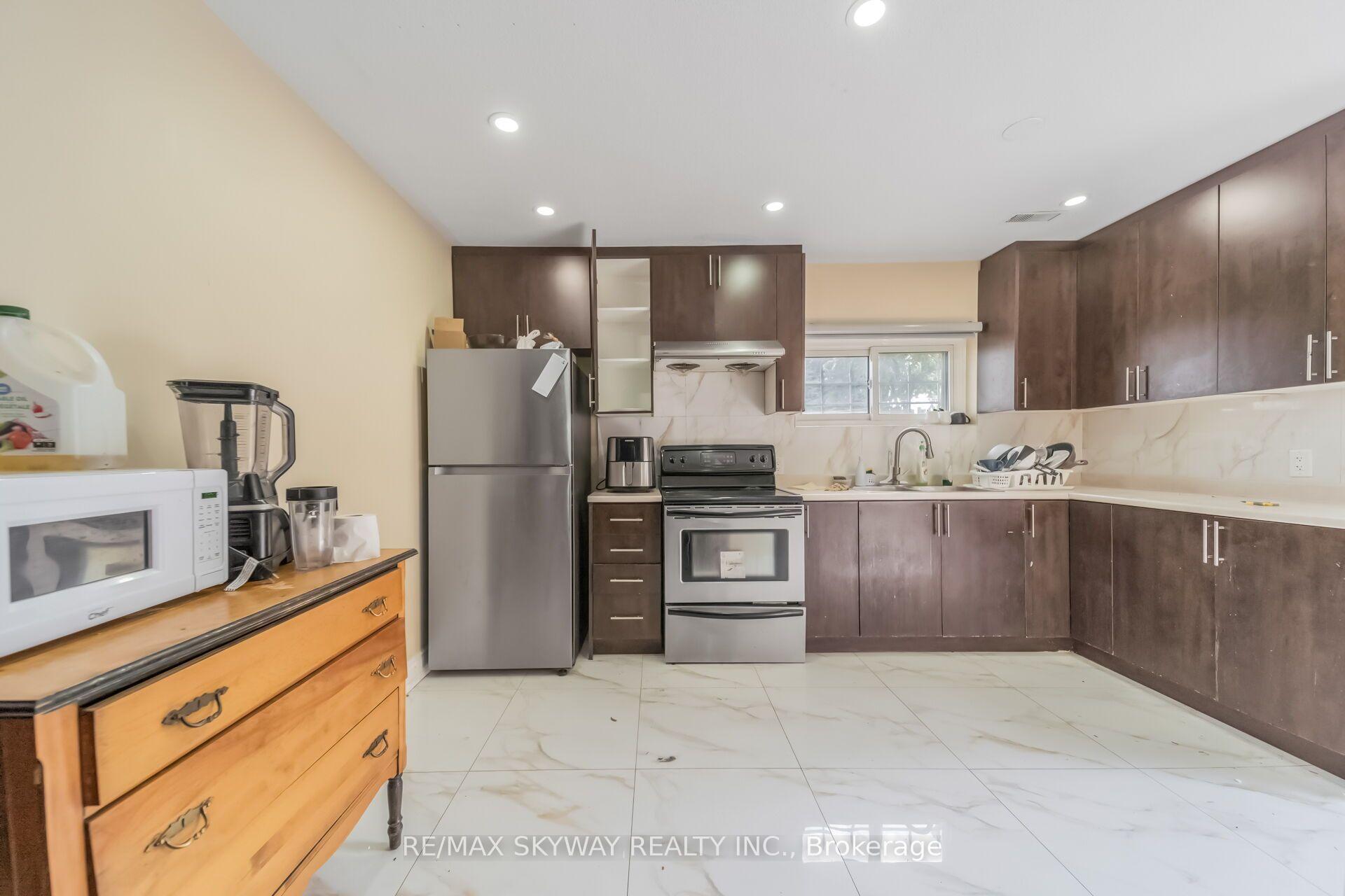 Photo 32 of 42 Newbury Drive, Kitchener, Forest Heights — HOMEH
