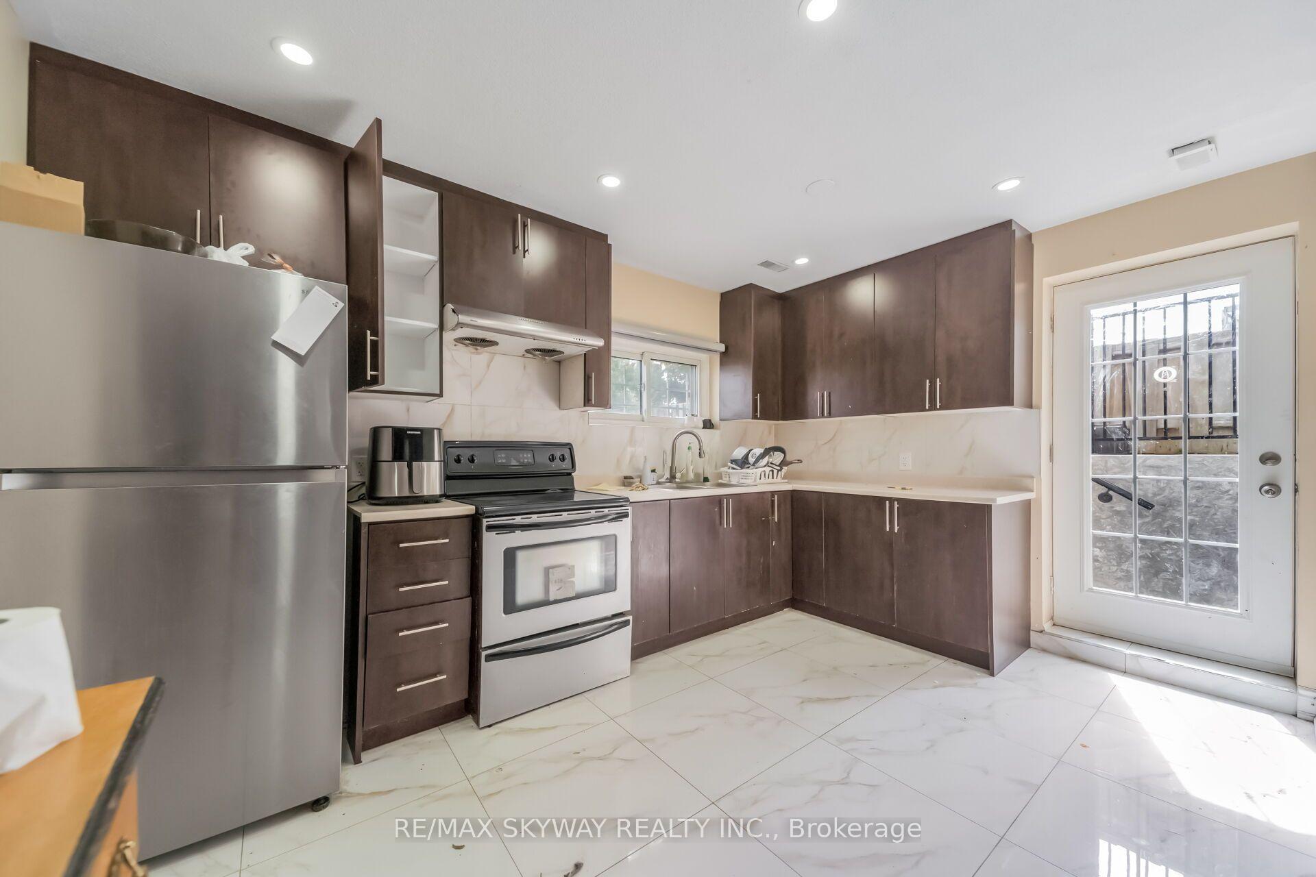 Photo 33 of 42 Newbury Drive, Kitchener, Forest Heights — HOMEH