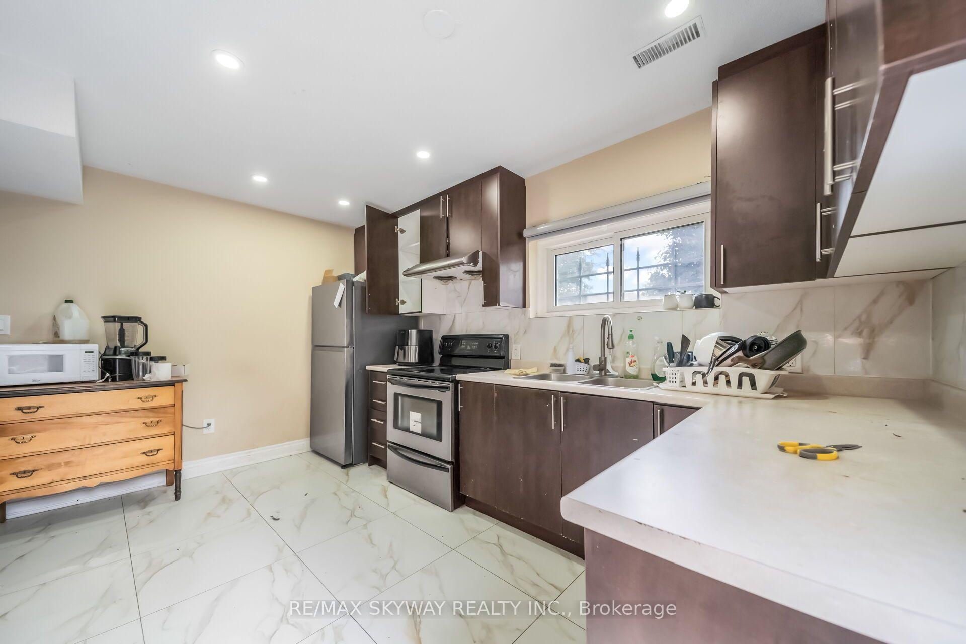 Photo 34 of 42 Newbury Drive, Kitchener, Forest Heights — HOMEH
