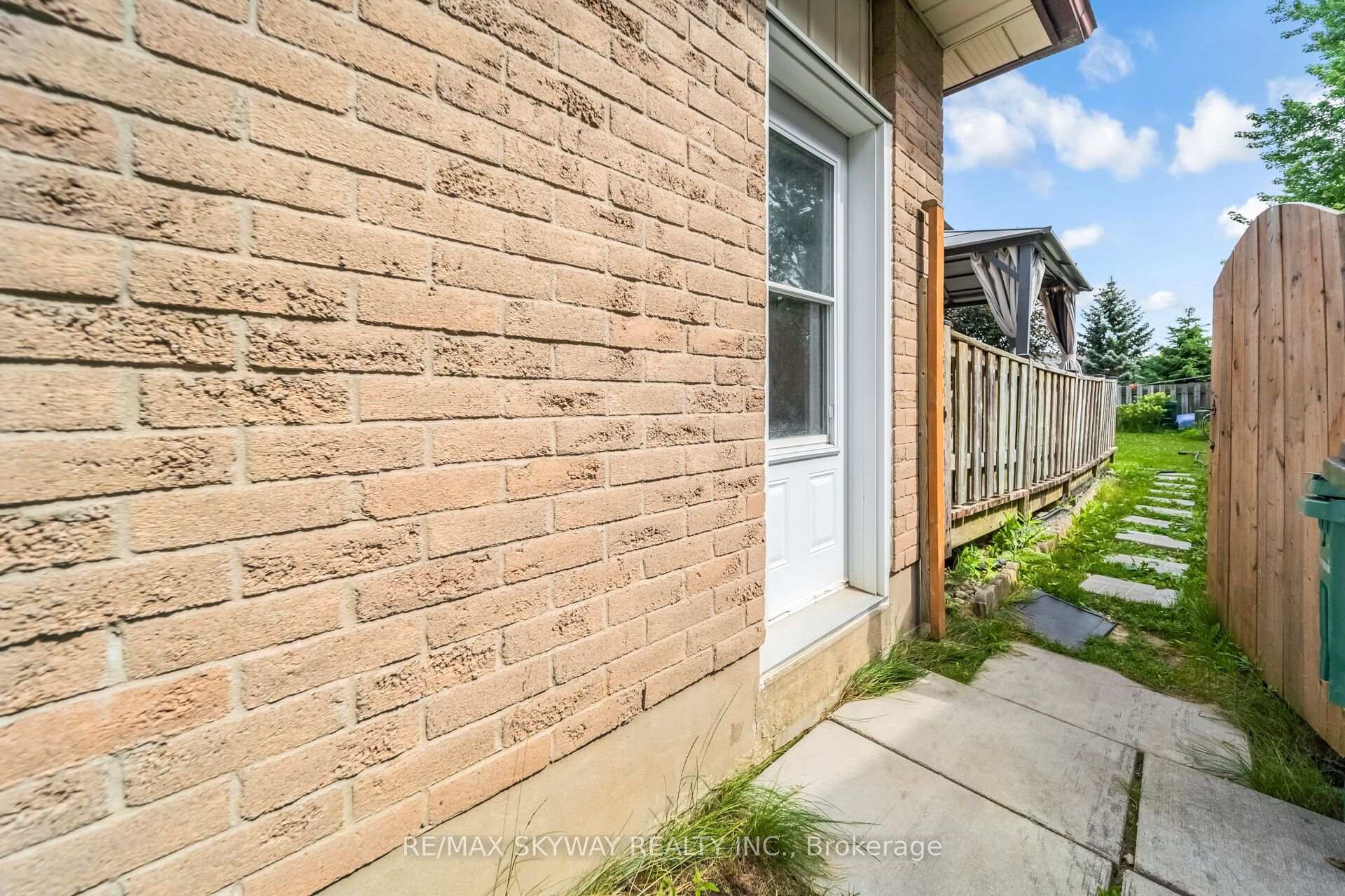 Photo 42 of 42 Newbury Drive, Kitchener, Forest Heights — HOMEH