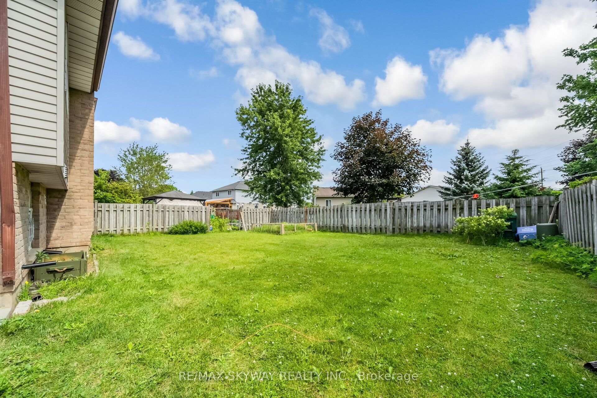 Photo 46 of 42 Newbury Drive, Kitchener, Forest Heights — HOMEH