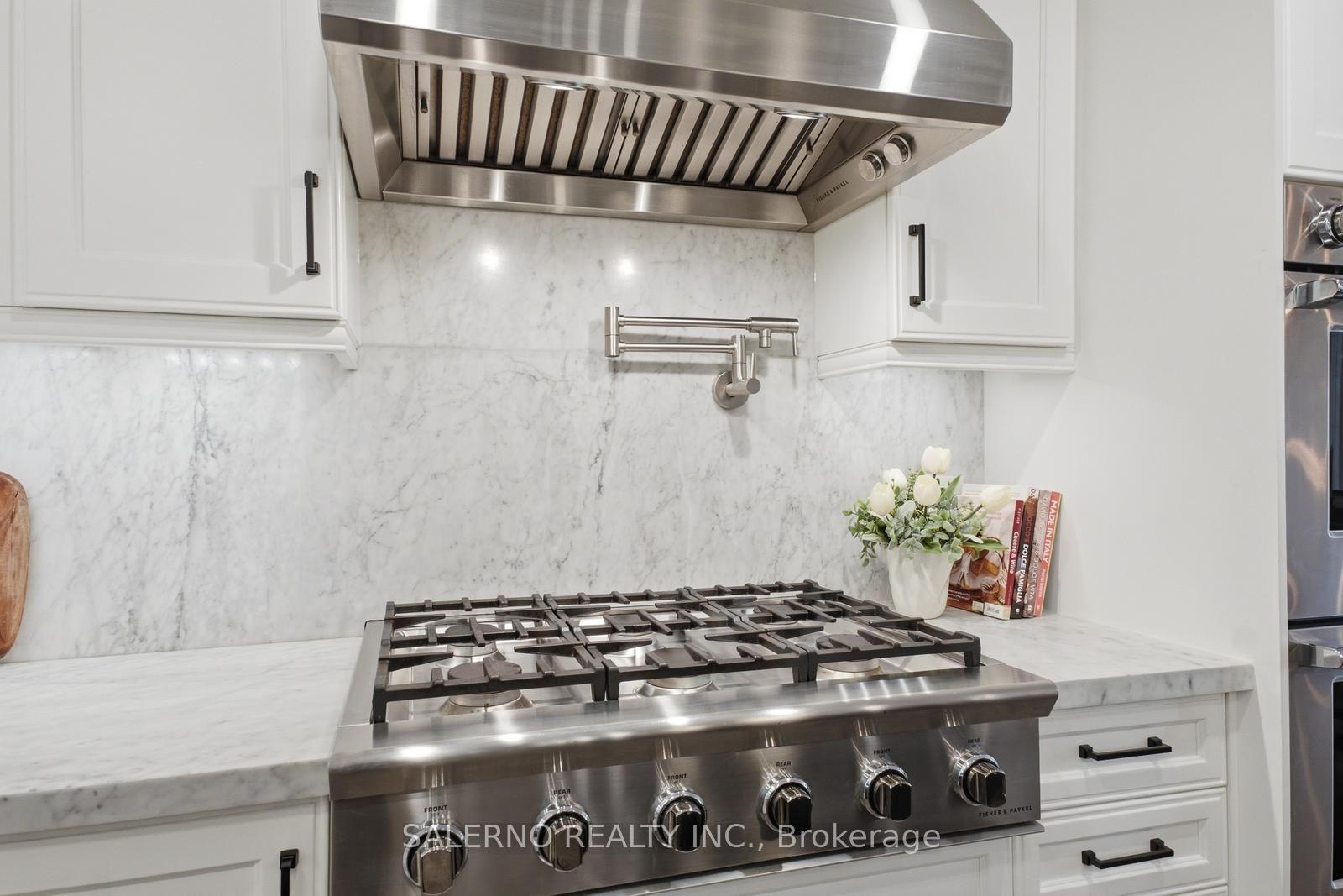 Photo 13 of 35 Sir Constantine Drive, Markham, Markham Village — HOMEH