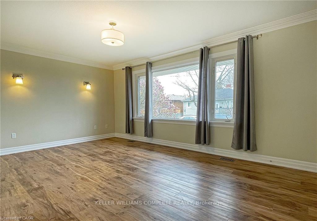 Photo 4 of Unit Upper, 6 Myrtle Avenue, St. Catharines, Lakeport — HOMEH